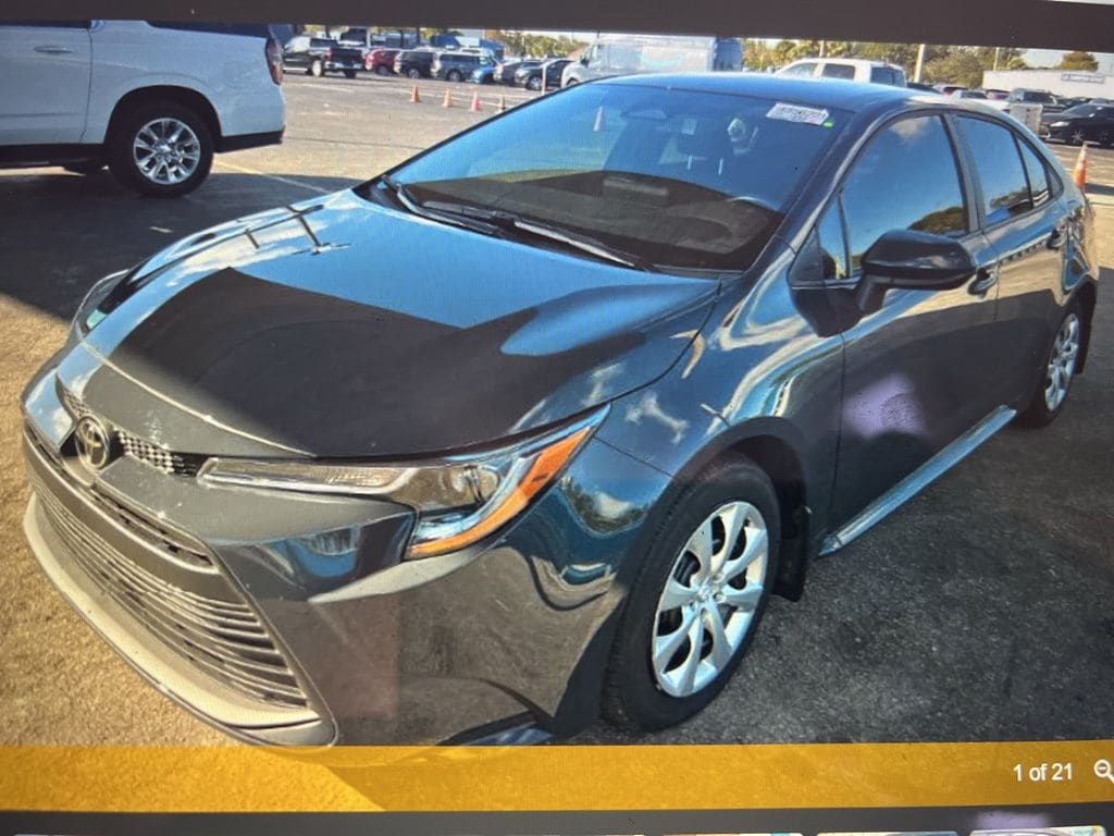 2025 Toyota Corolla LE's photo