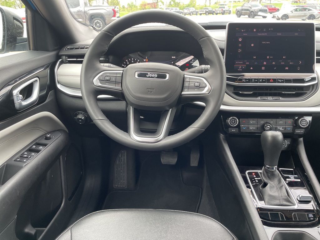 2025 Jeep Compass Limited - Photo 12