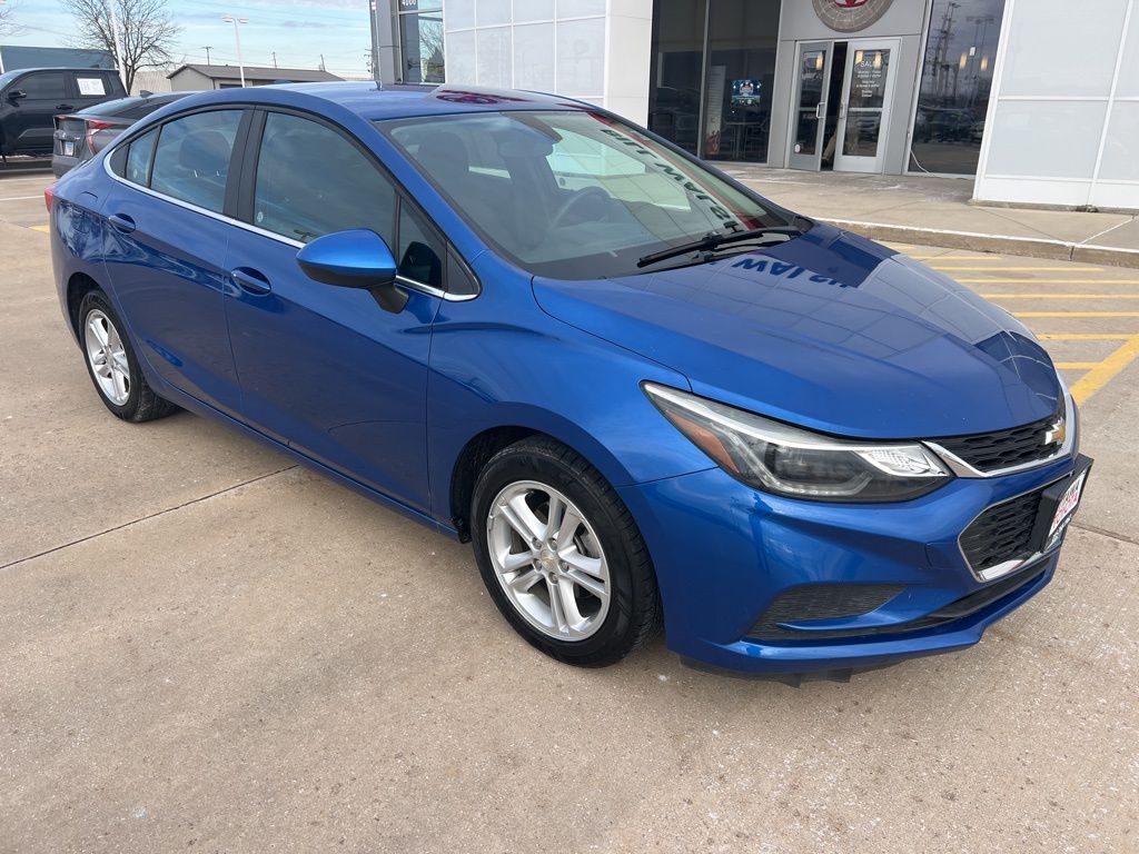 2017 Chevrolet Cruze LT's photo