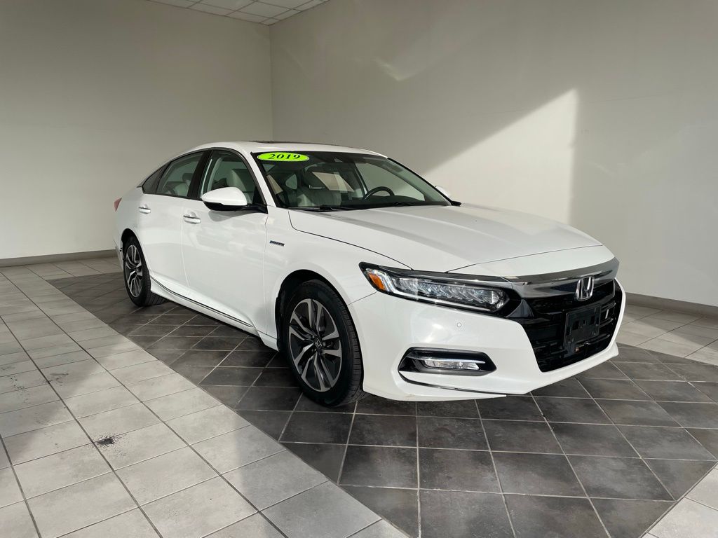 2019 Honda Accord Hybrid Touring's photo