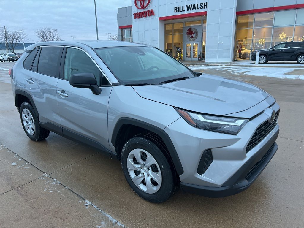 2024 Toyota RAV4 LE's photo