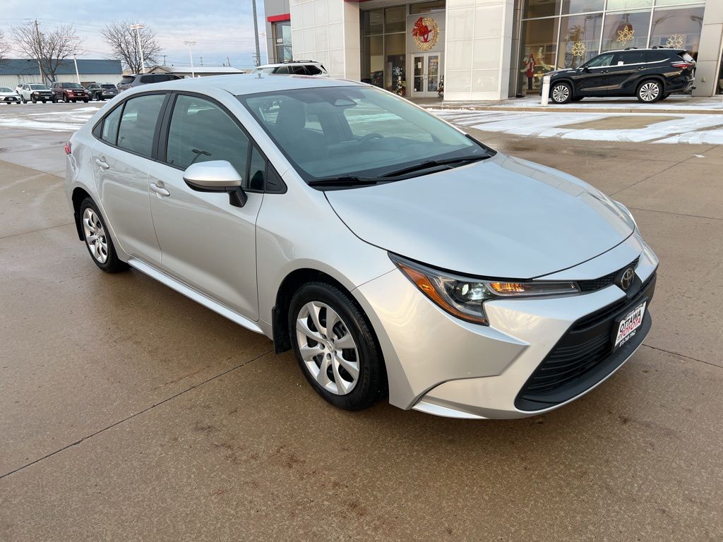 2023 Toyota Corolla LE's photo