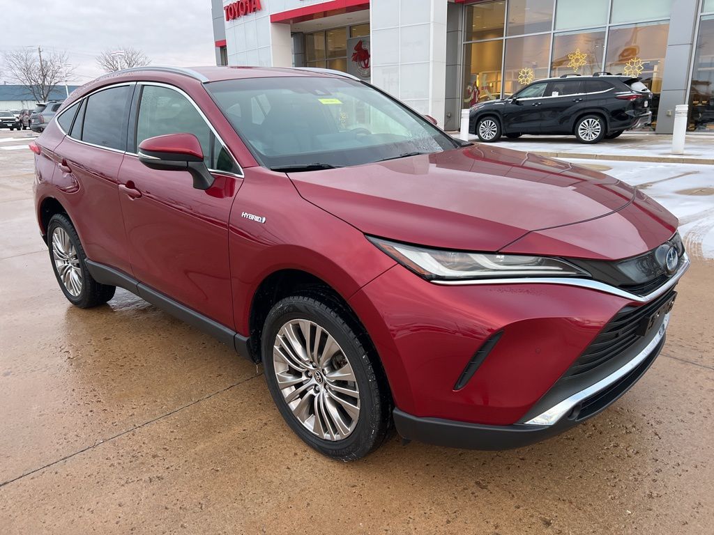 2021 Toyota Venza XLE's photo