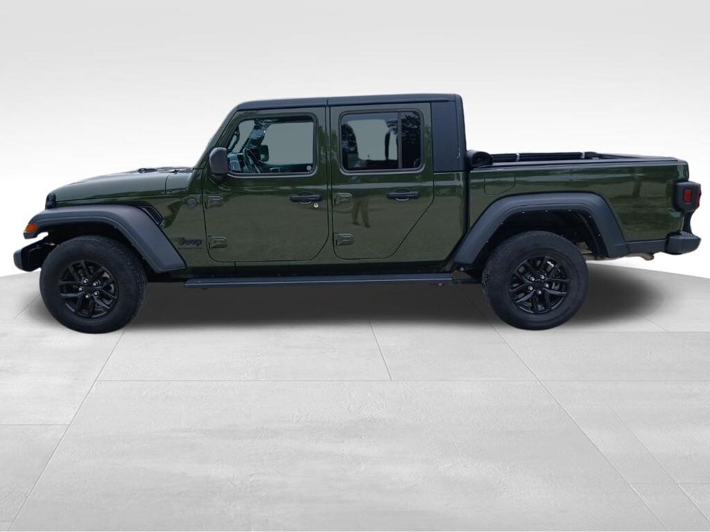 Used 2023 Jeep Gladiator Sport Truck Crew Cab