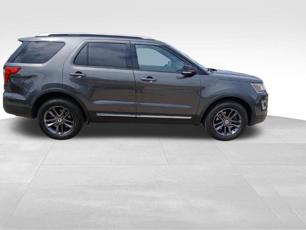 2016 Ford Explorer XLT 4WD's photo