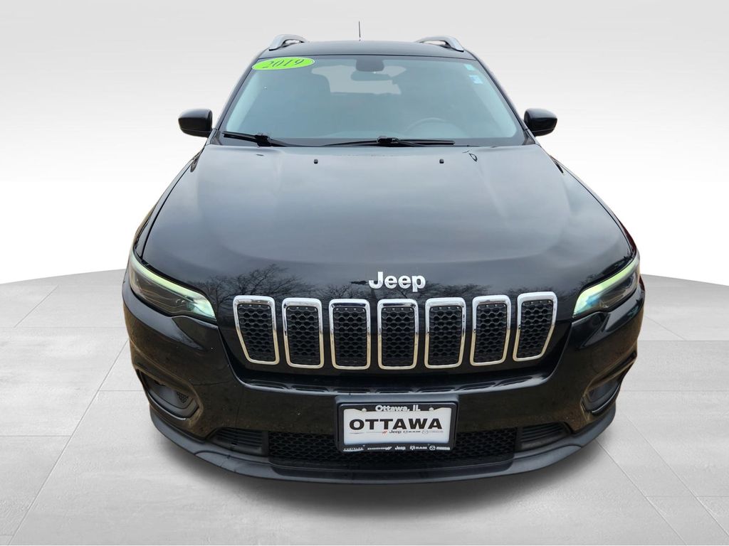 Used 2019 Jeep Cherokee Latitude with VIN 1C4PJLCB4KD129610 for sale in Ottawa, IL