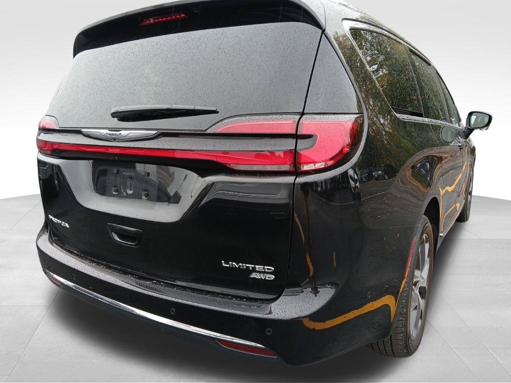 Used 2021 Chrysler Pacifica Limited Van Passenger Van