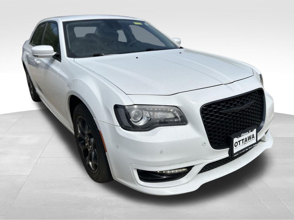 2023 Chrysler 300 Touring L AWD's photo