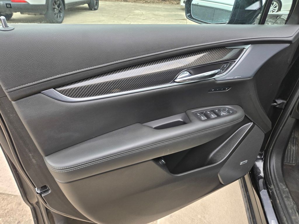 2024 Cadillac XT6 Sport - Photo 37