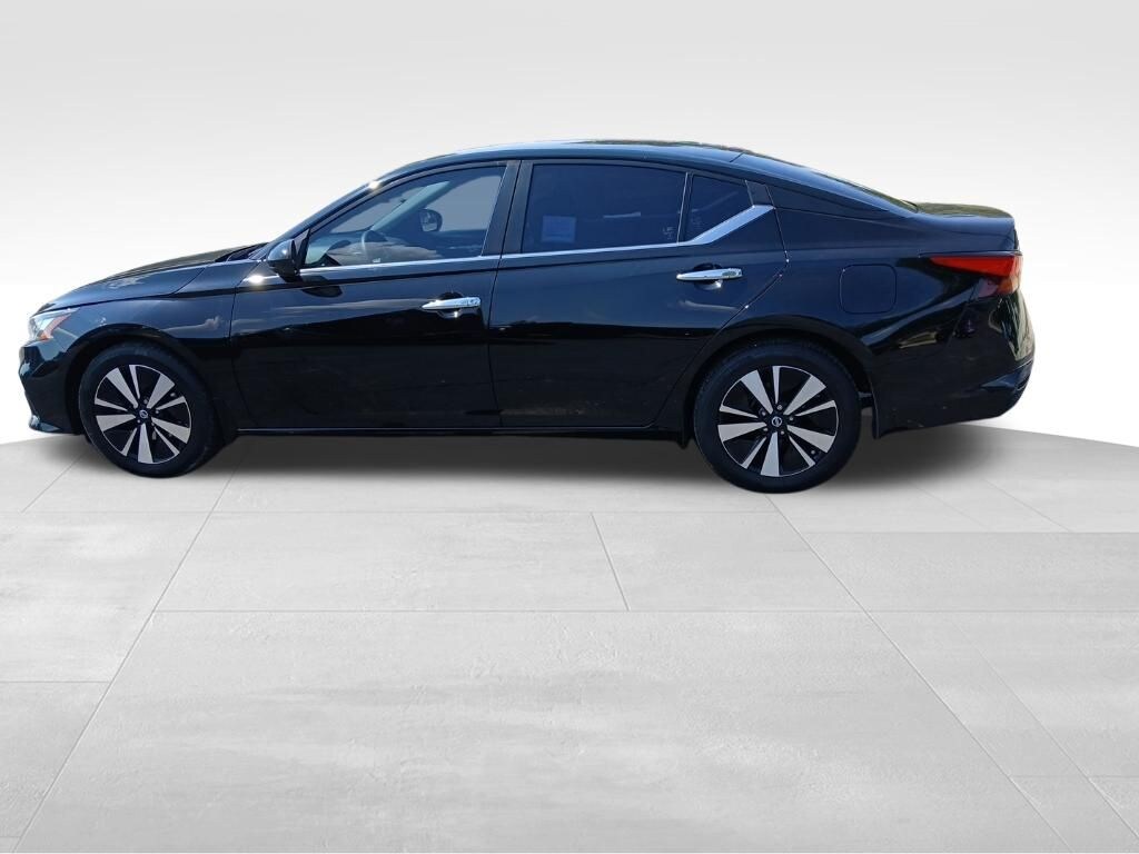 Used 2022 Nissan Altima 2.5 SV Sedan