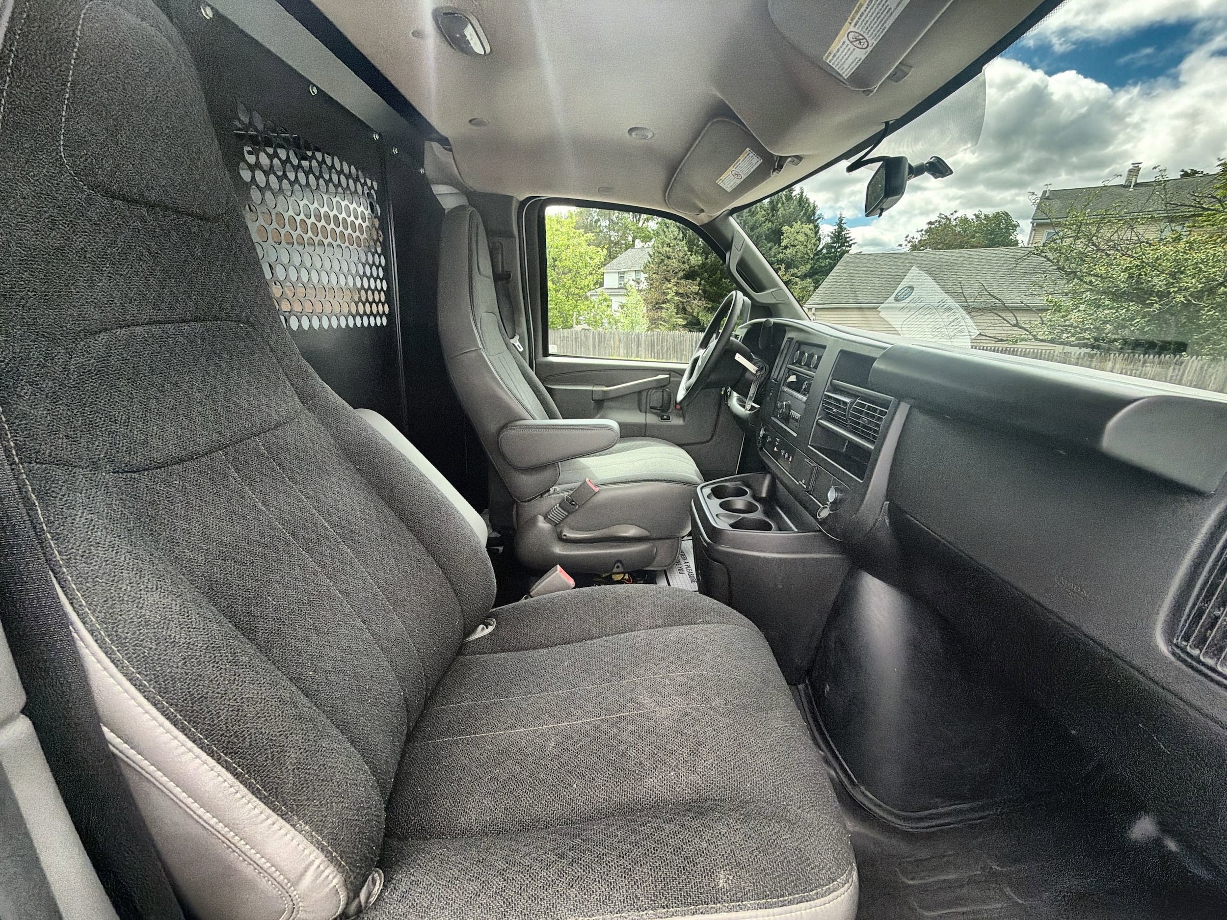 2024 GMC Savana Cargo Work Van - Photo 28