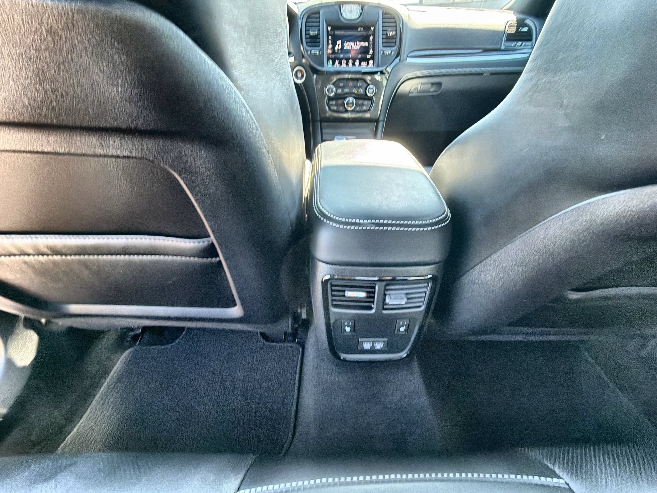 2023 Chrysler 300 C - Photo 22