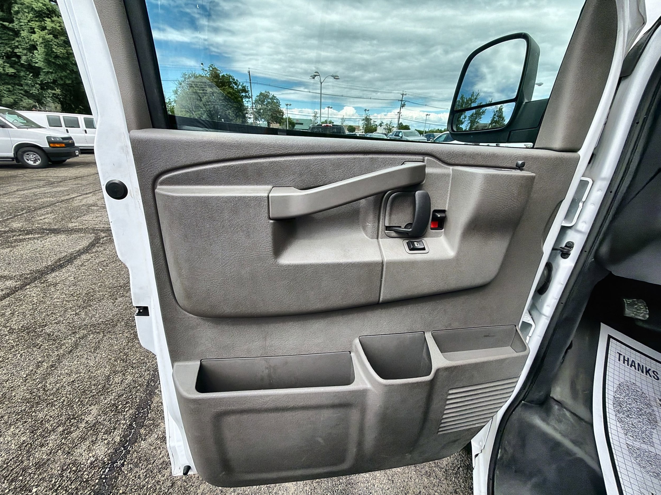 2024 Chevrolet Express Cargo Work Van - Photo 22