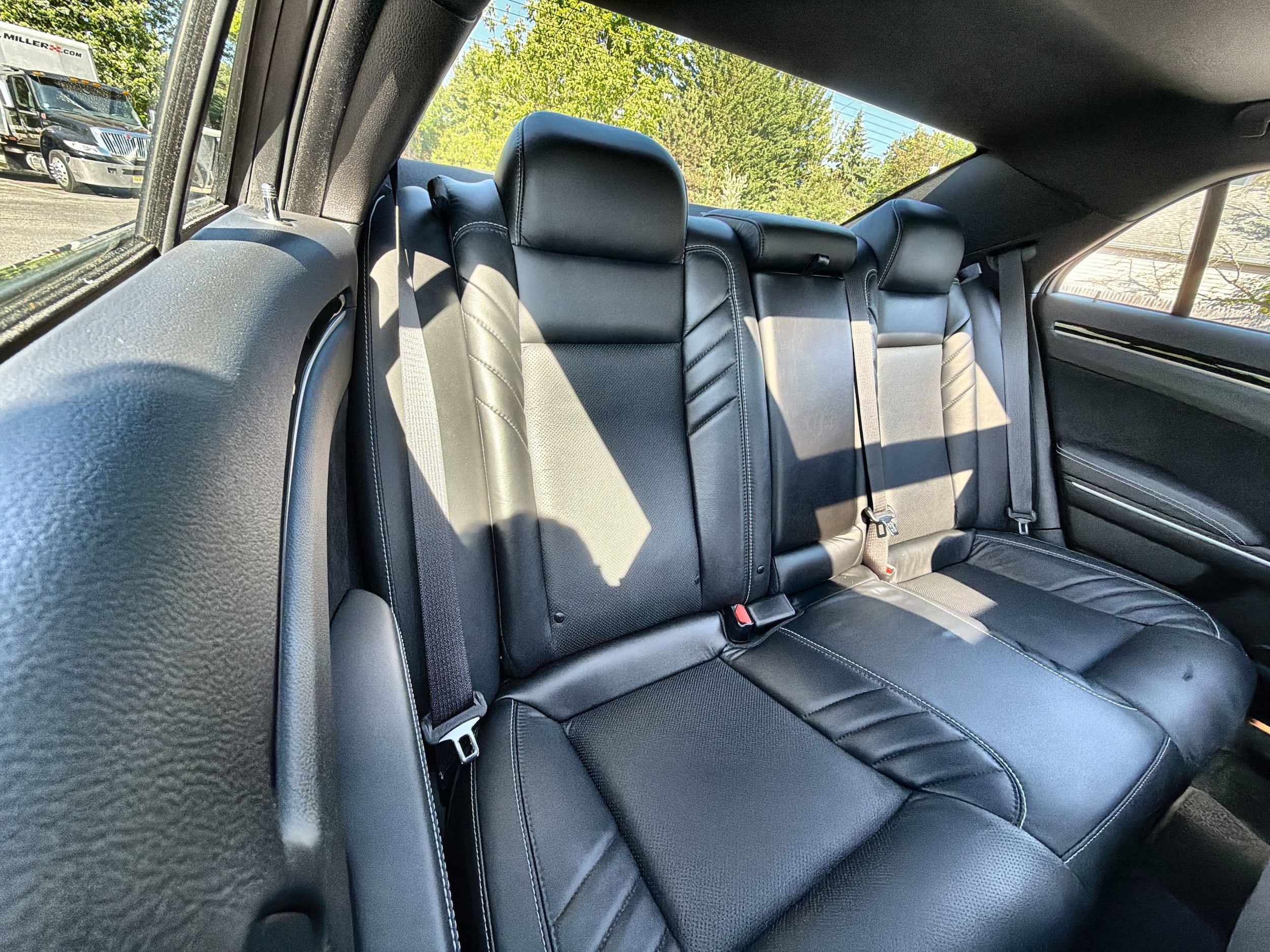 2023 Chrysler 300 C - Photo 28