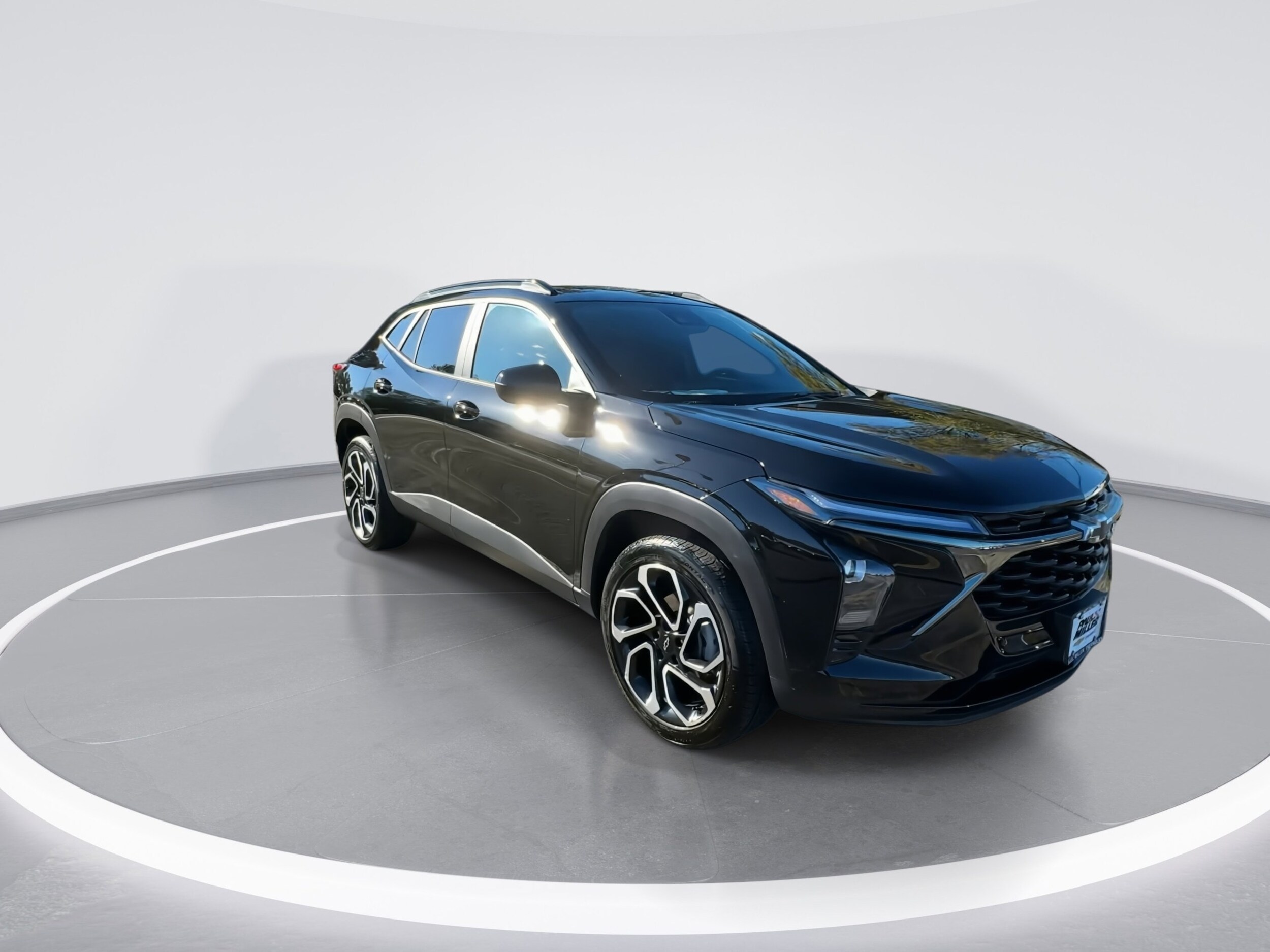 2025 Chevrolet Trax photo 2