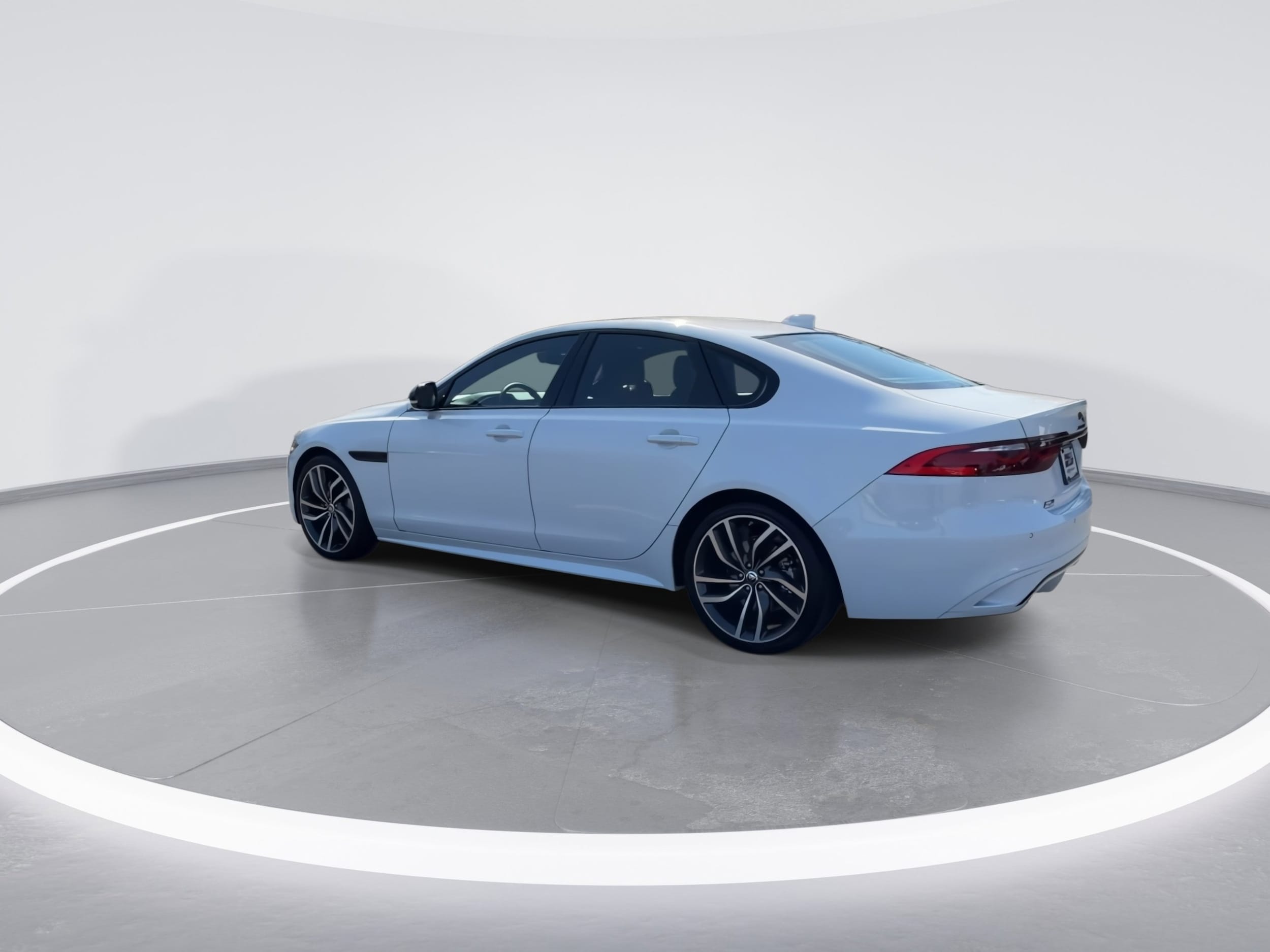 2024 Jaguar XF R-Dynamic SE - Photo 6