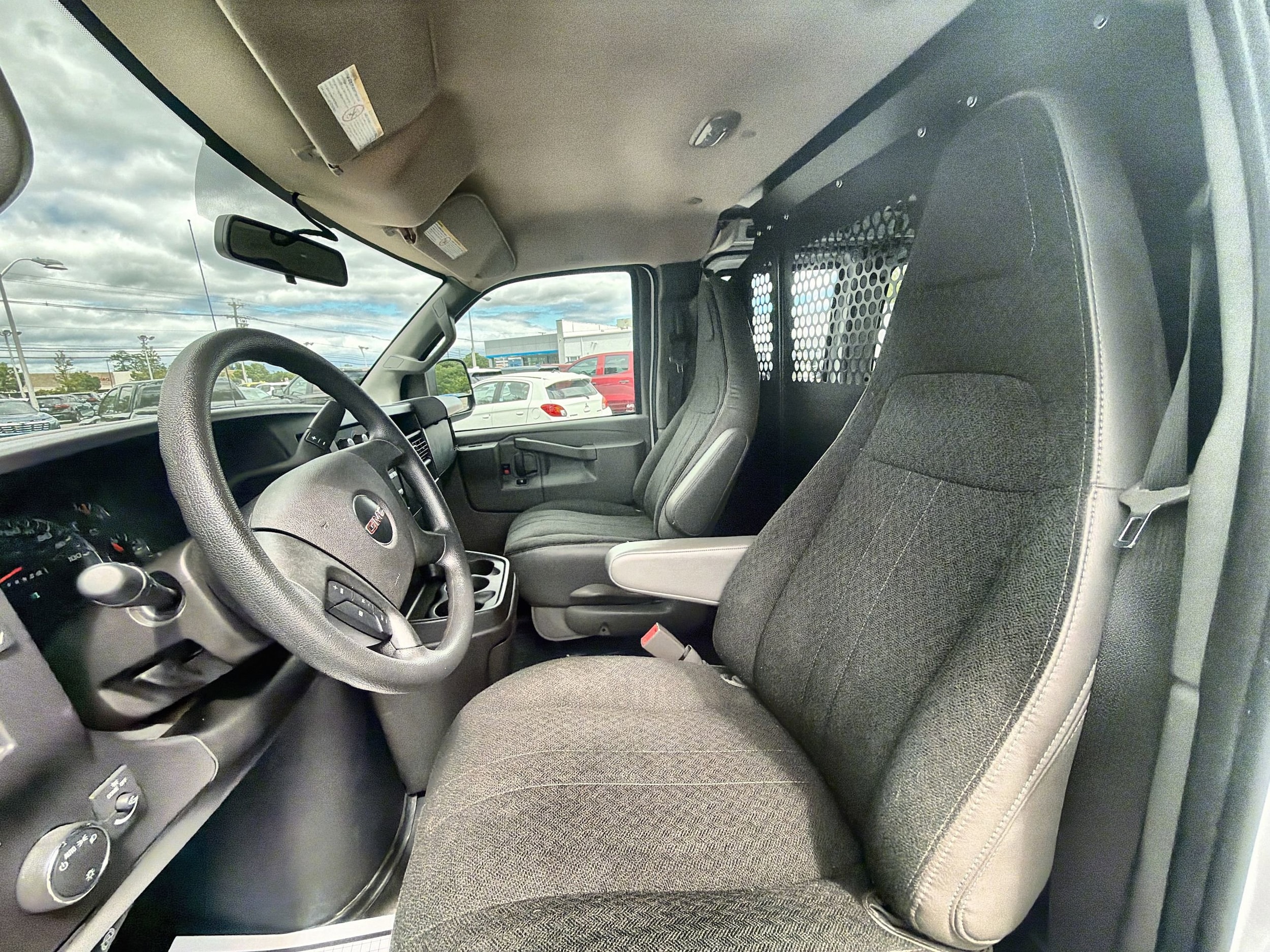 2024 GMC Savana Cargo Work Van - Photo 19