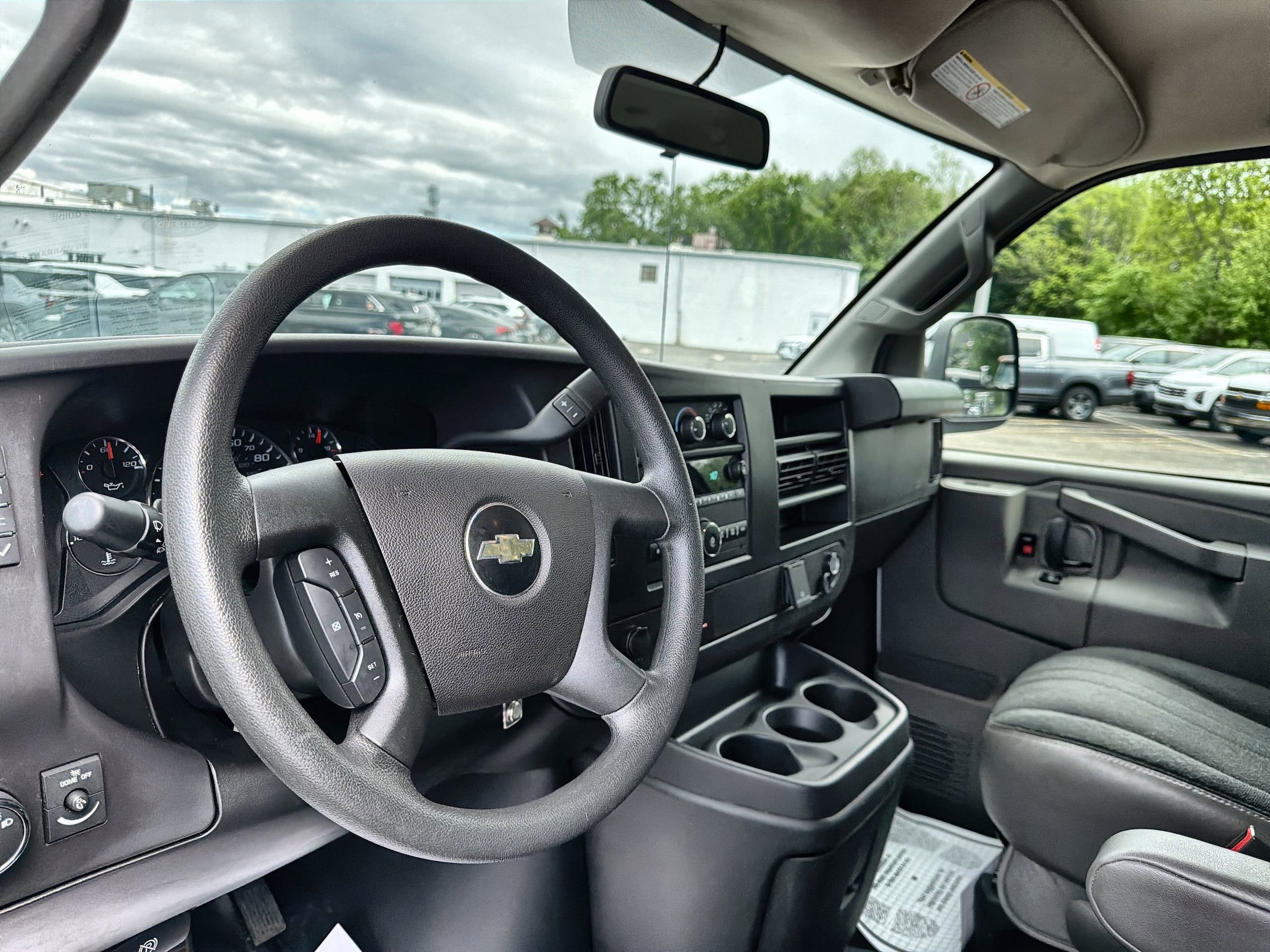 2024 Chevrolet Express Cargo Work Van - Photo 11