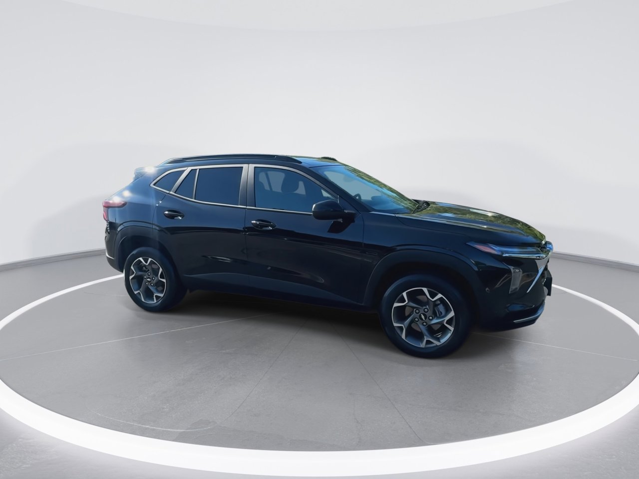 2025 Chevrolet Trax LT photo 2