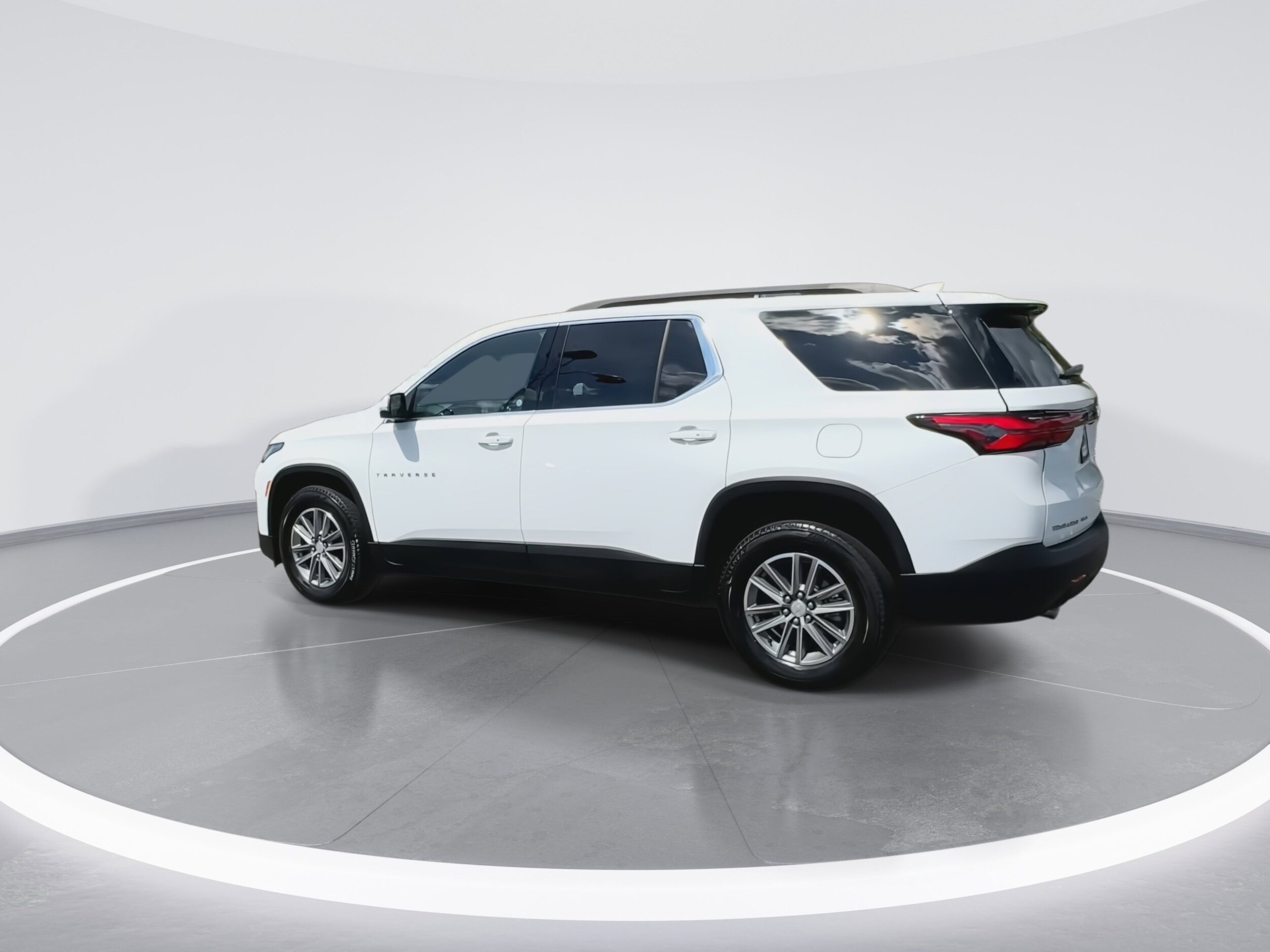 2022 Chevrolet Traverse Cloth photo 2