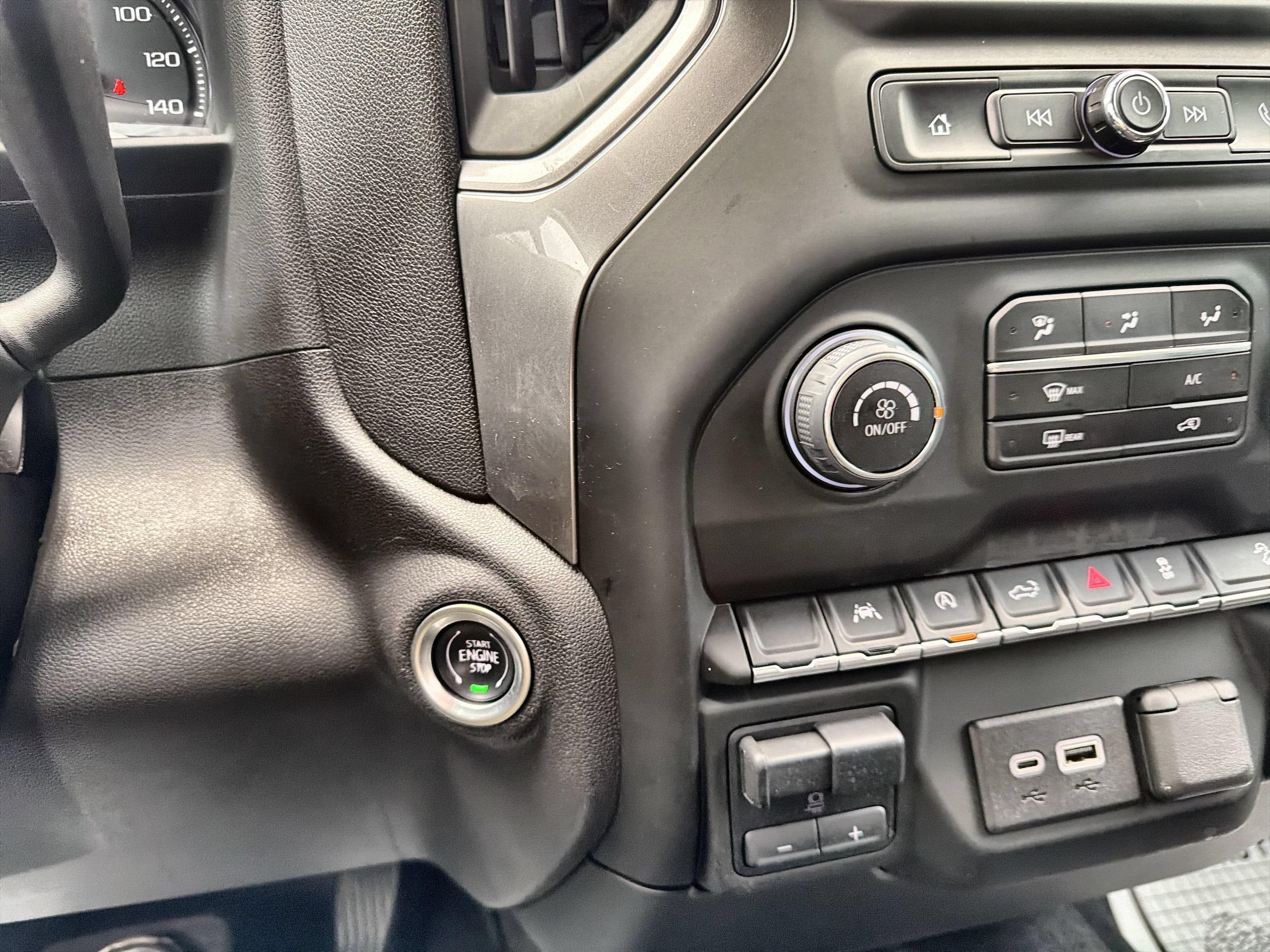 2024 Chevrolet Silverado 1500 Custom - Photo 17