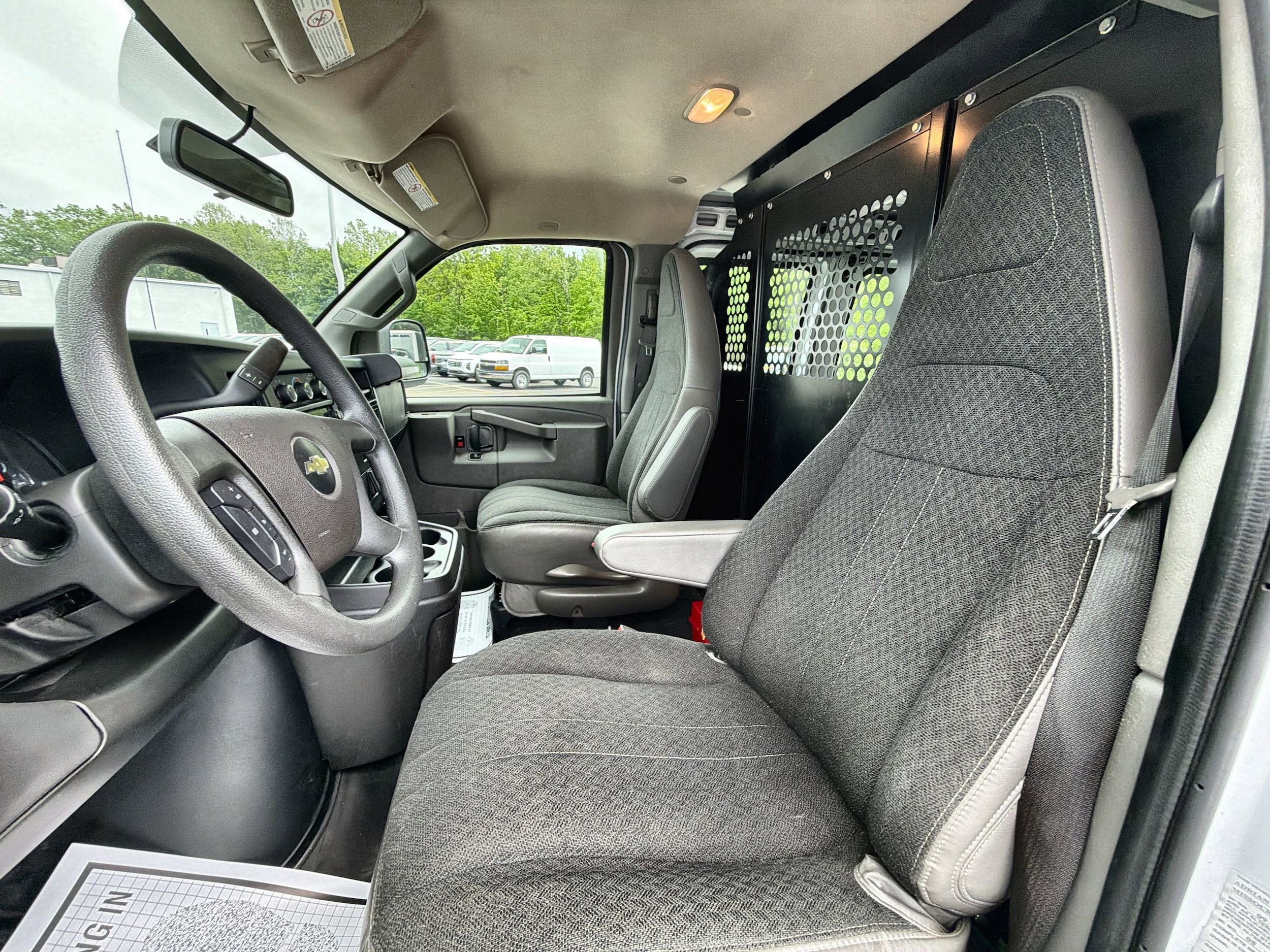 2024 Chevrolet Express Cargo Work Van - Photo 19