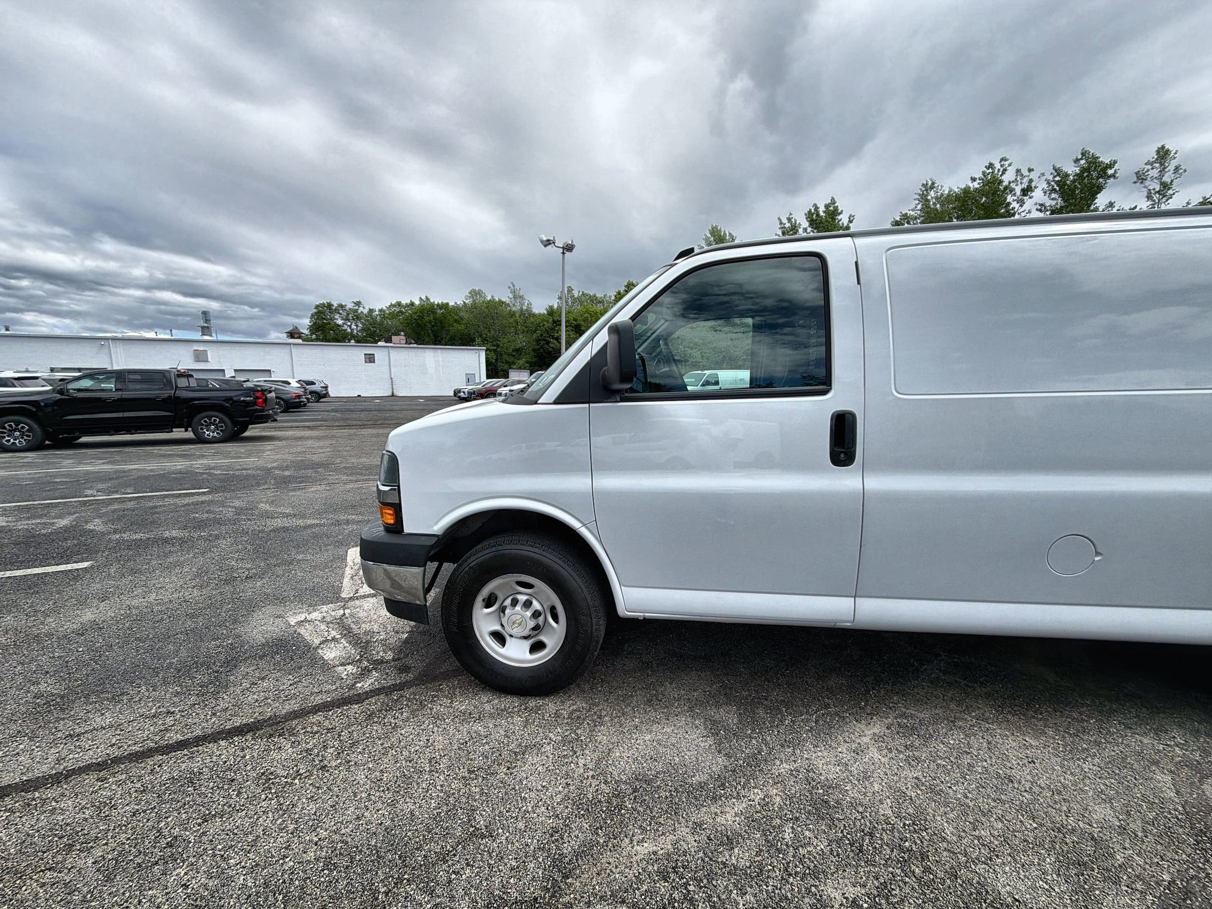 2024 Chevrolet Express Cargo Work Van - Photo 32