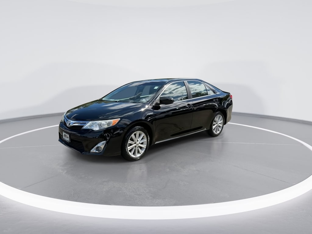 Used 2014 Toyota Camry Hybrid LE Sedan