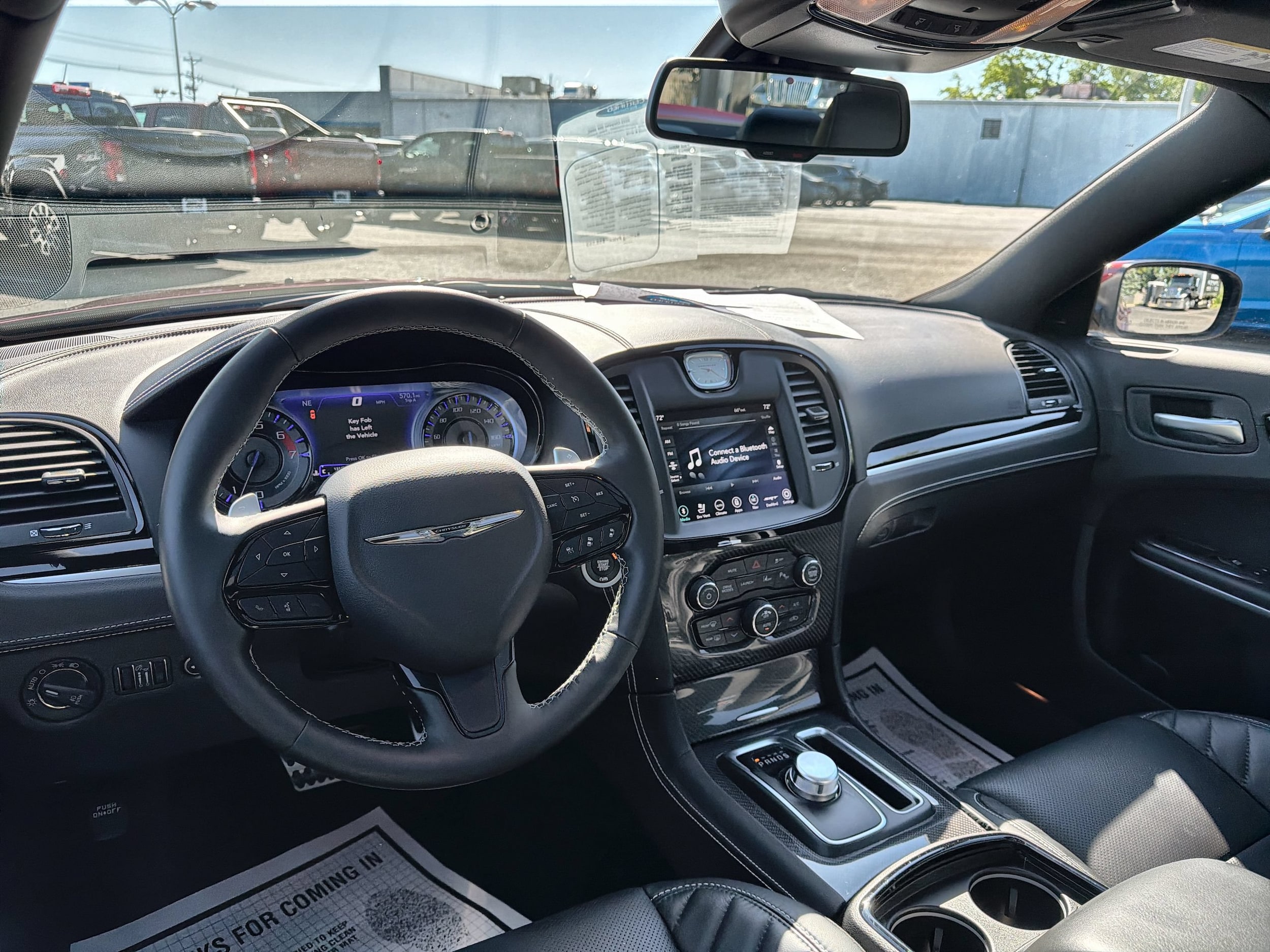 2023 Chrysler 300 C - Photo 10