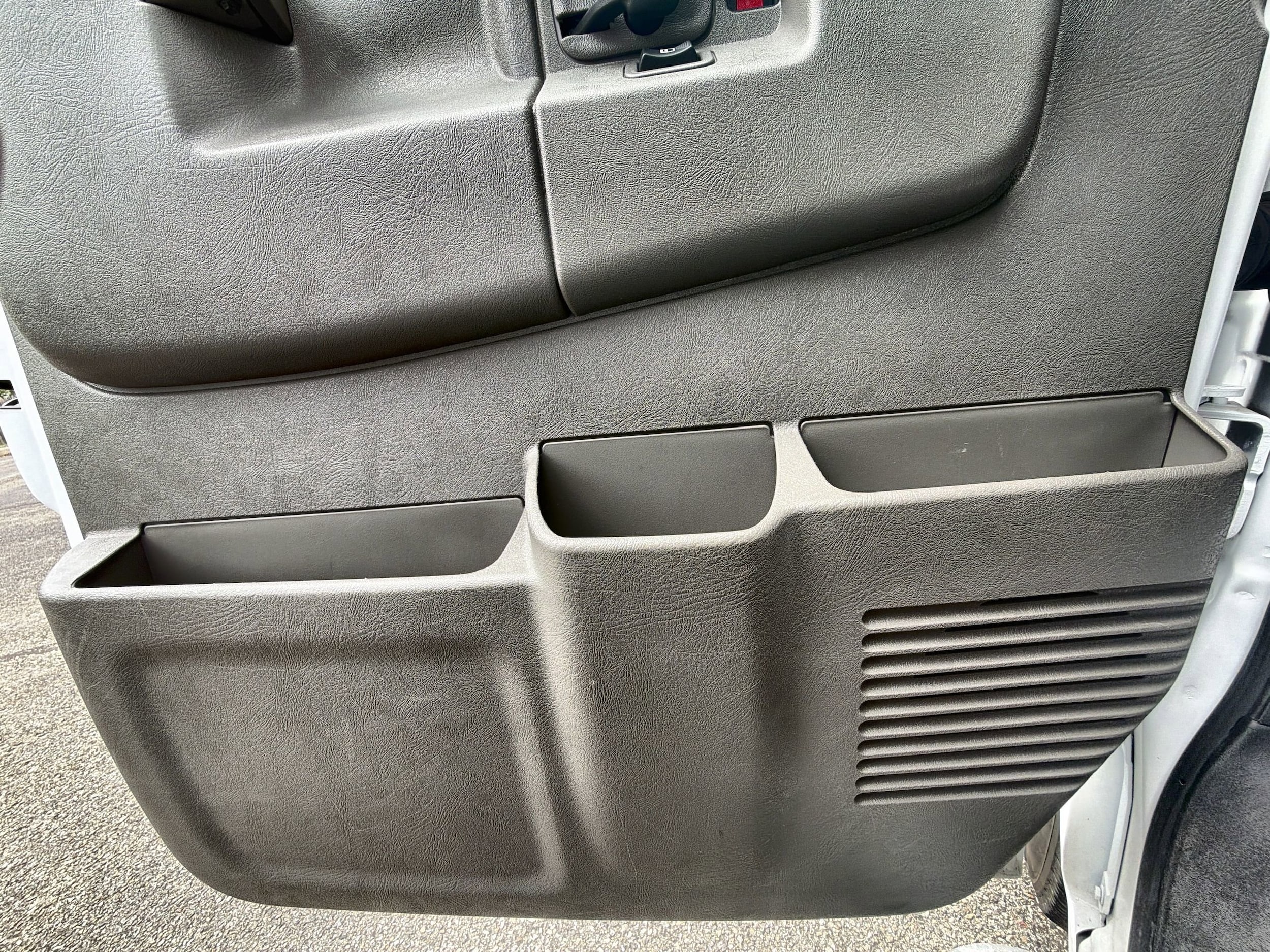 2024 GMC Savana Cargo Work Van - Photo 24