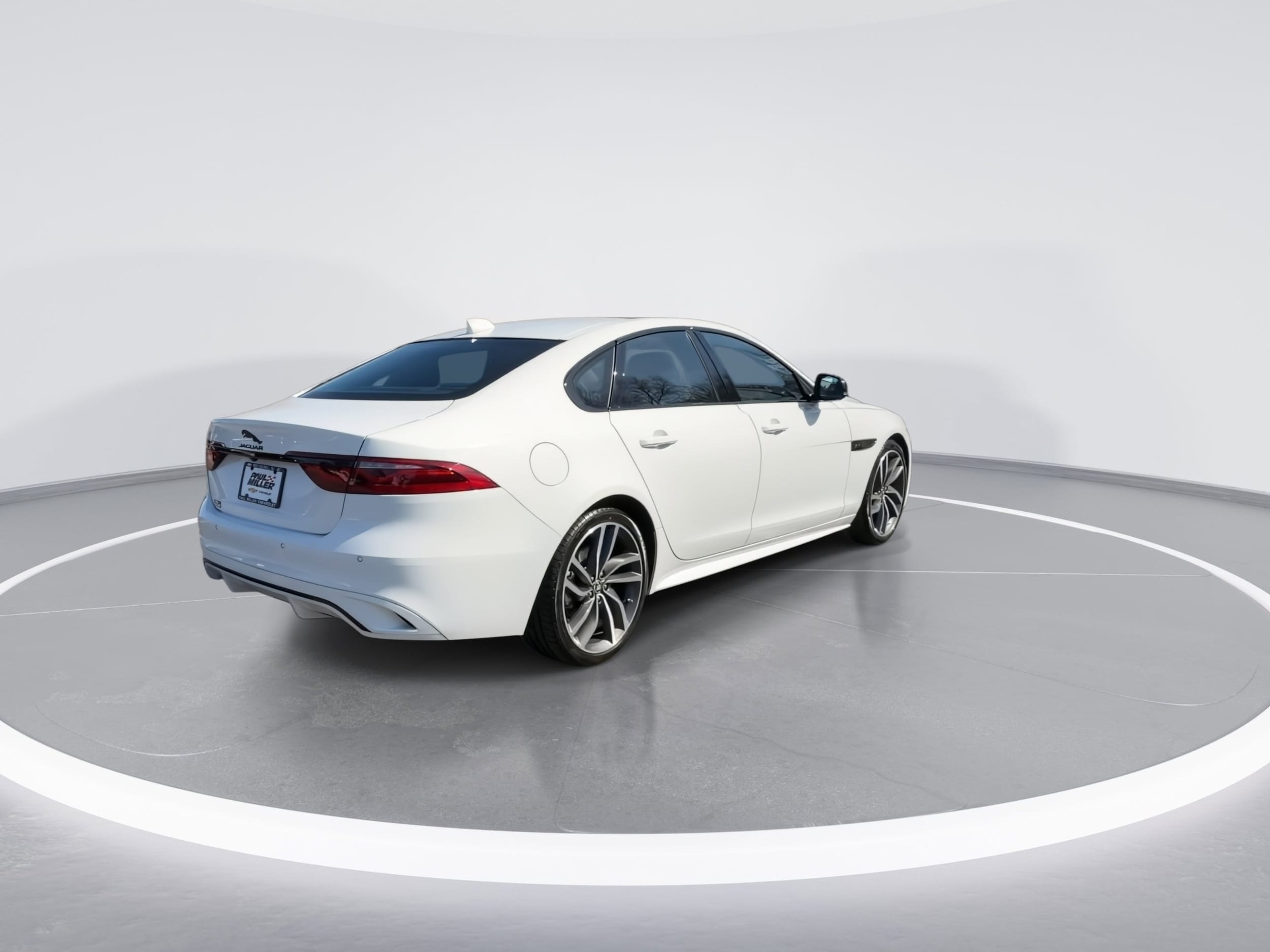 2024 Jaguar XF R-Dynamic SE - Photo 8
