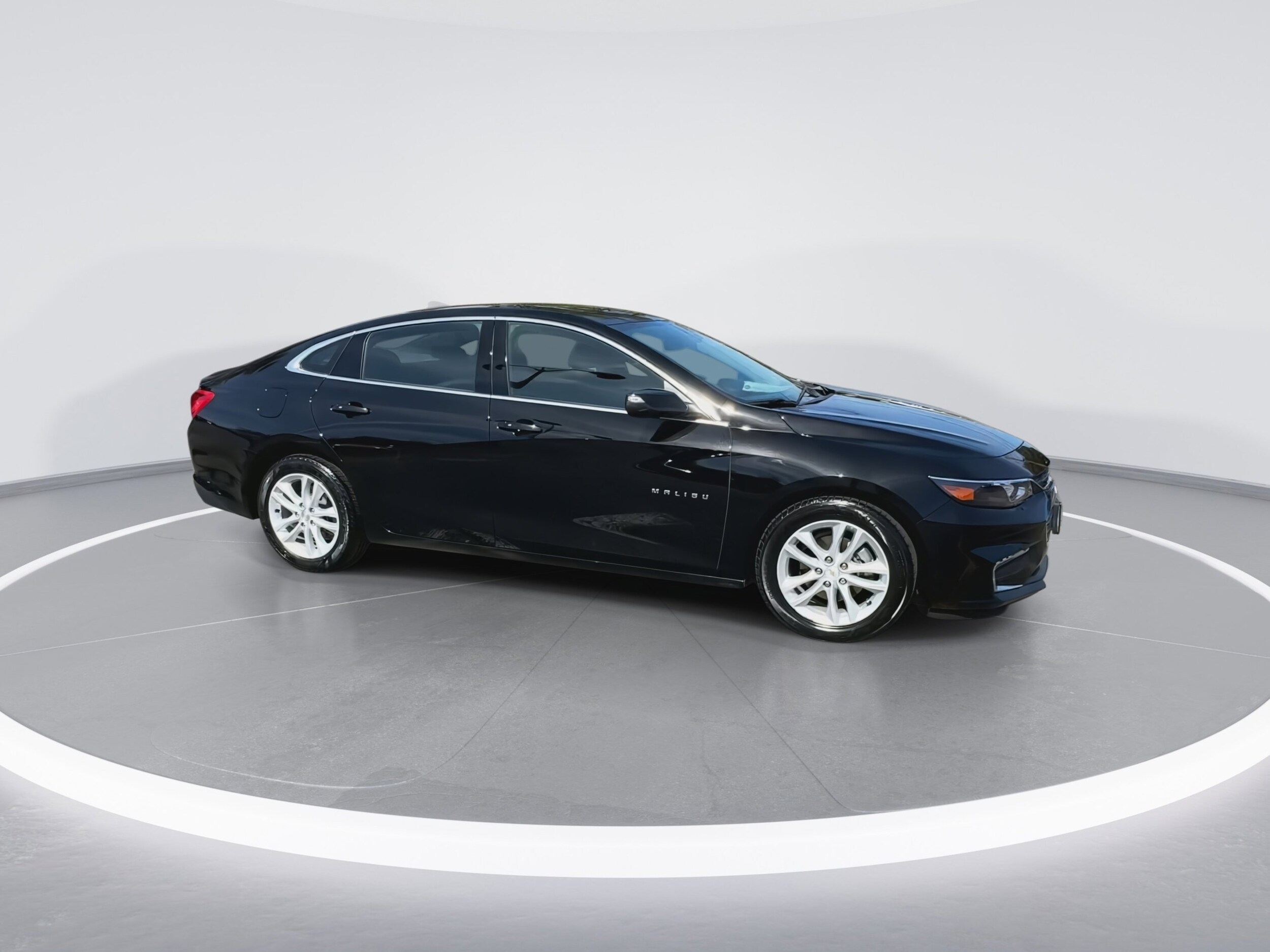 2018 Chevrolet Malibu 1LT photo 2