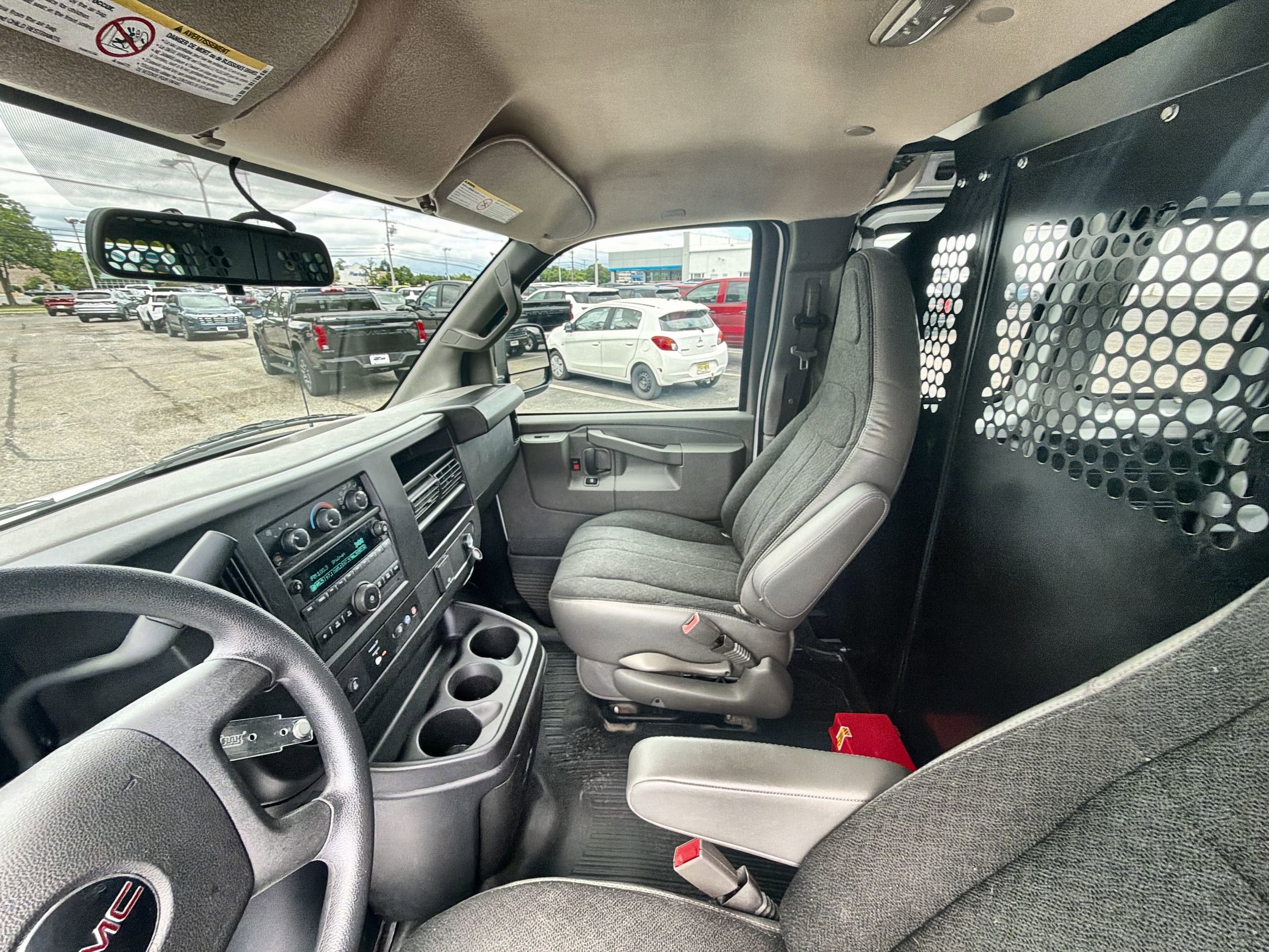 2024 GMC Savana Cargo Work Van - Photo 35