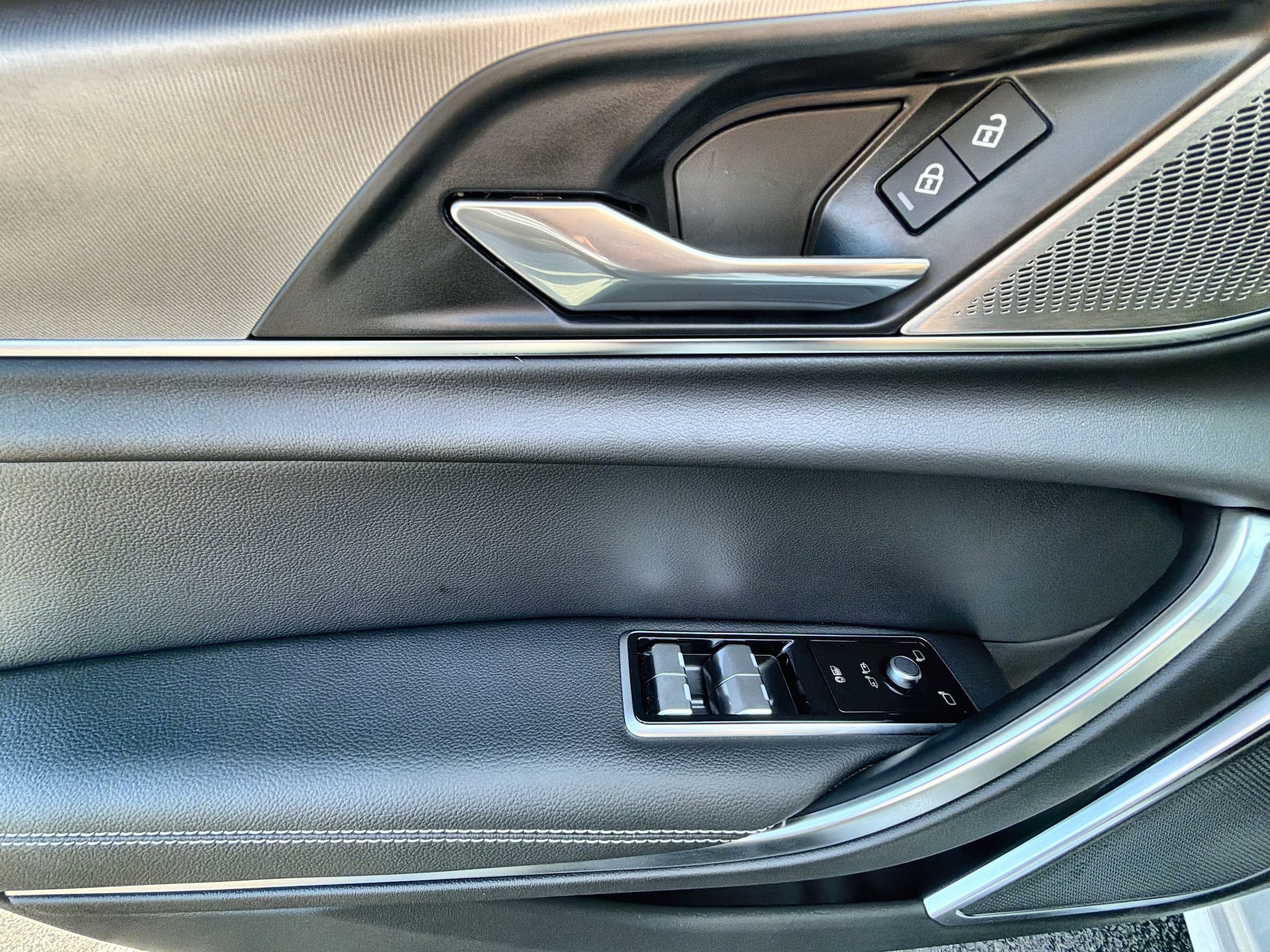 2024 Jaguar XF R-Dynamic SE - Photo 24