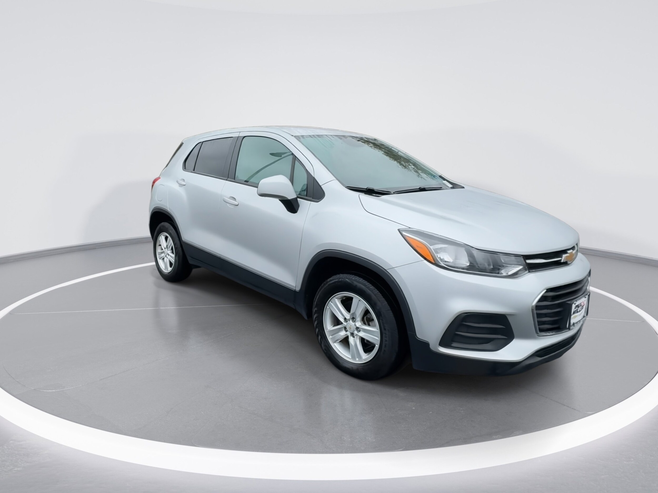 2020 Chevrolet Trax LS photo 2