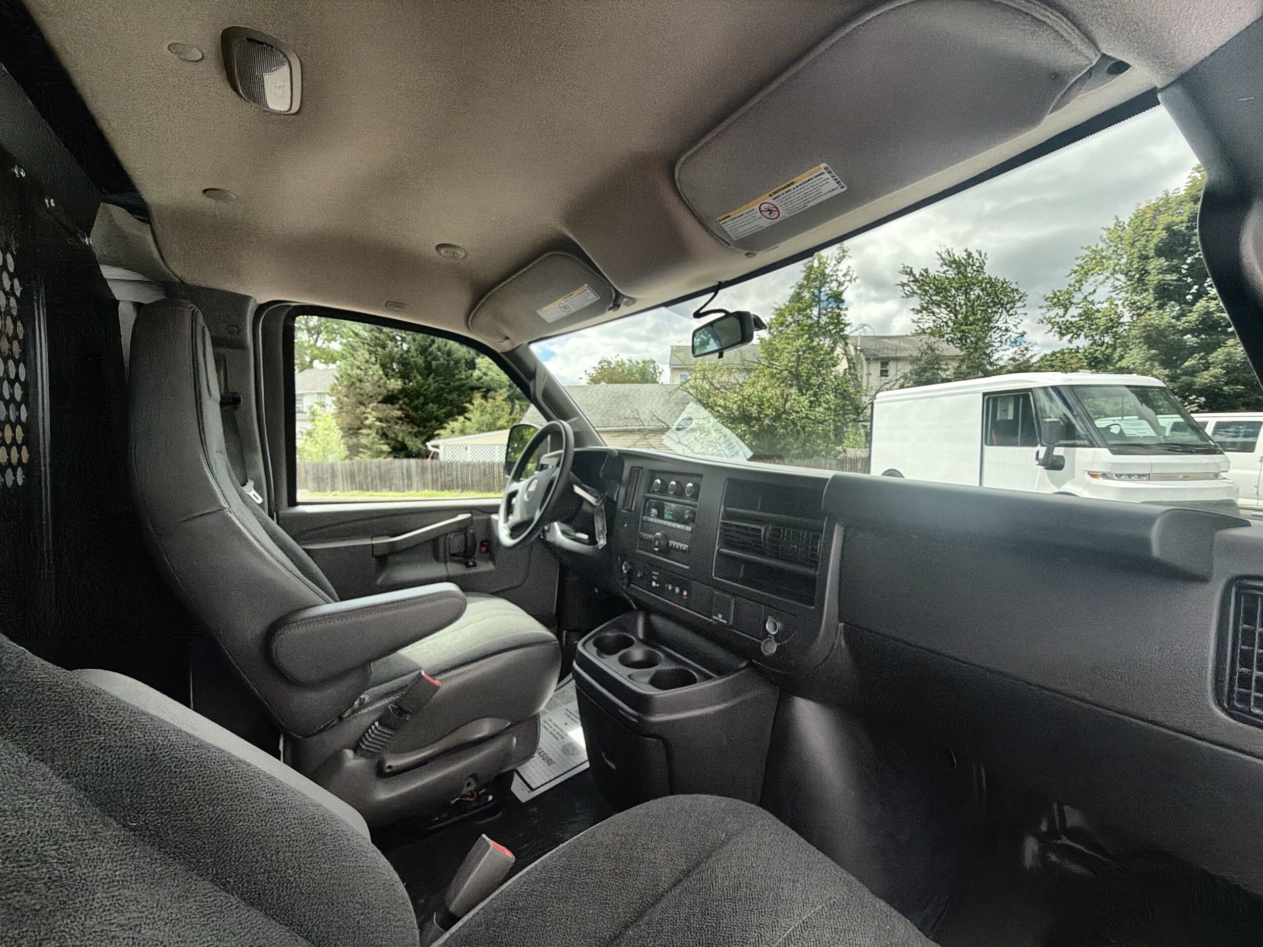 2024 GMC Savana Cargo Work Van - Photo 29