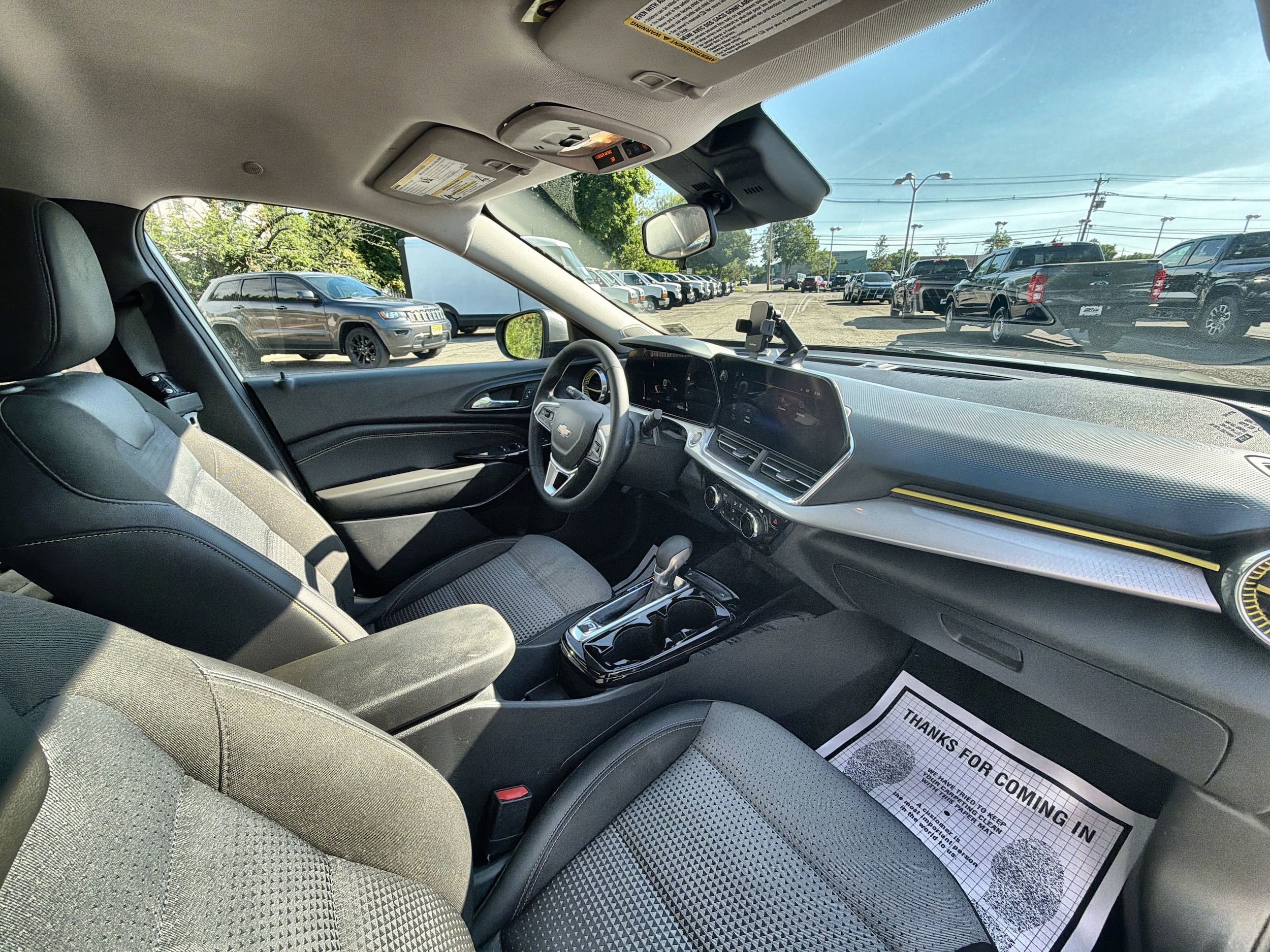 2024 Chevrolet Trax LT - Photo 30