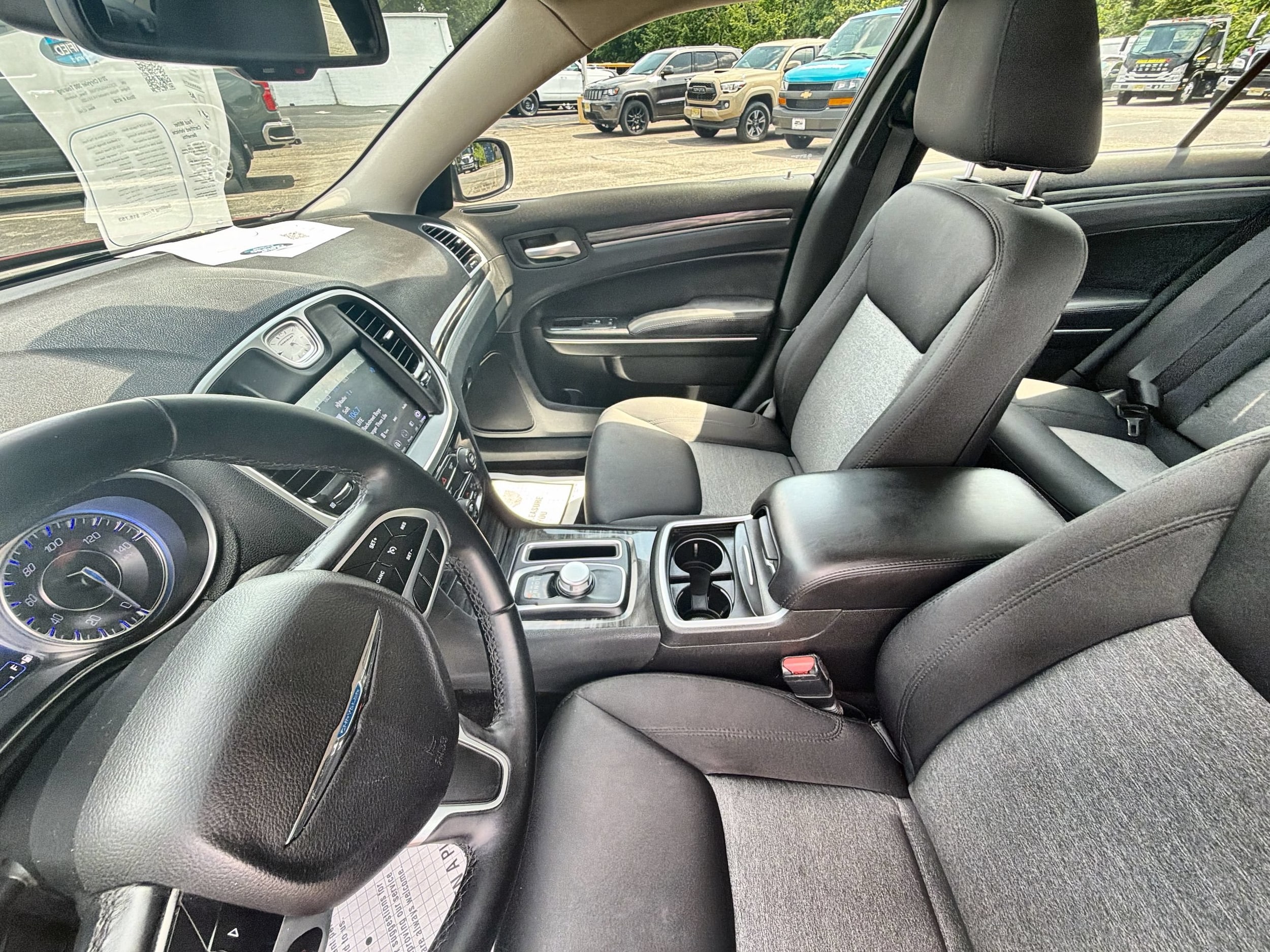 2018 Chrysler 300 Touring - Photo 36