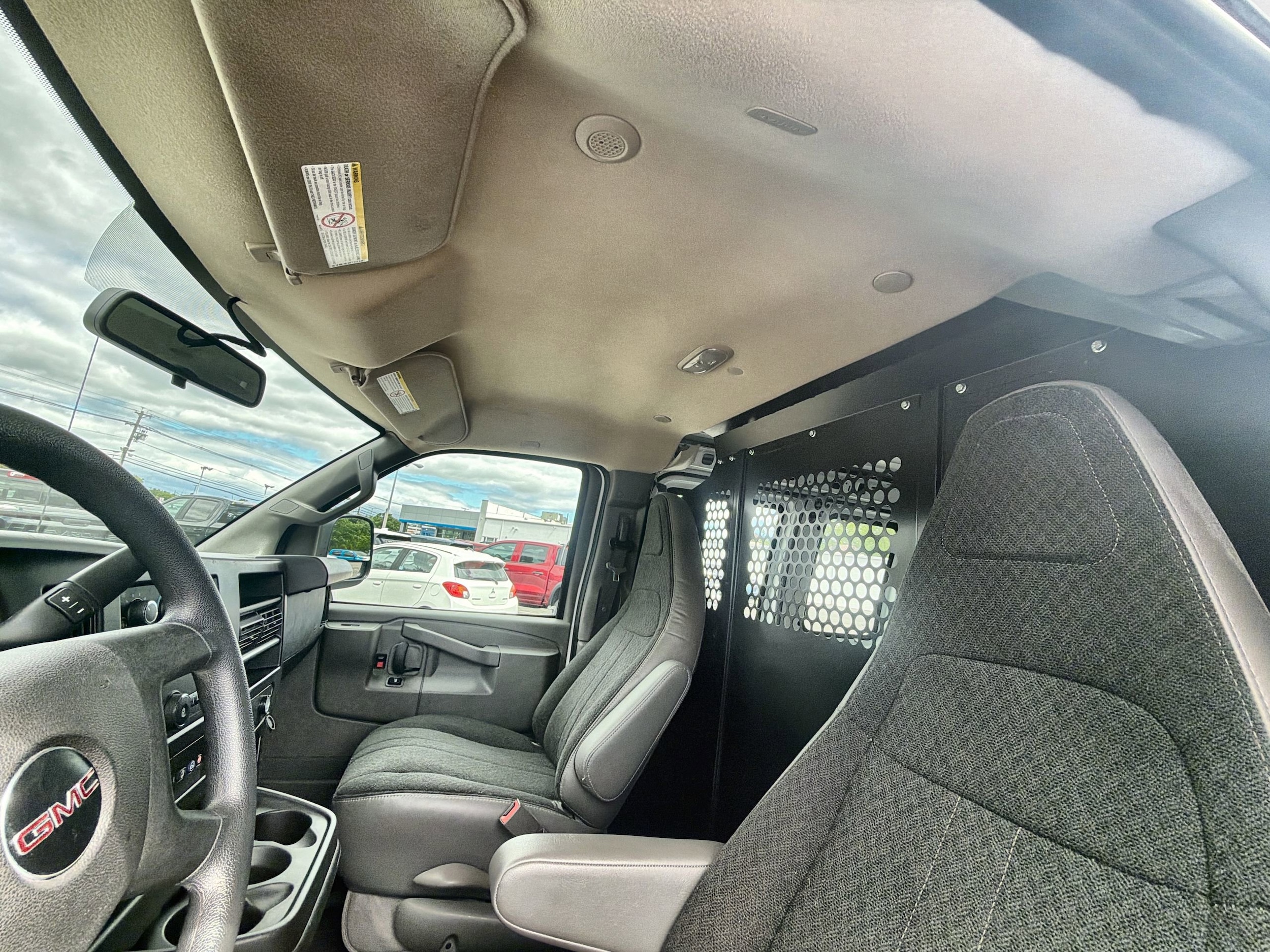 2024 GMC Savana Cargo Work Van - Photo 18