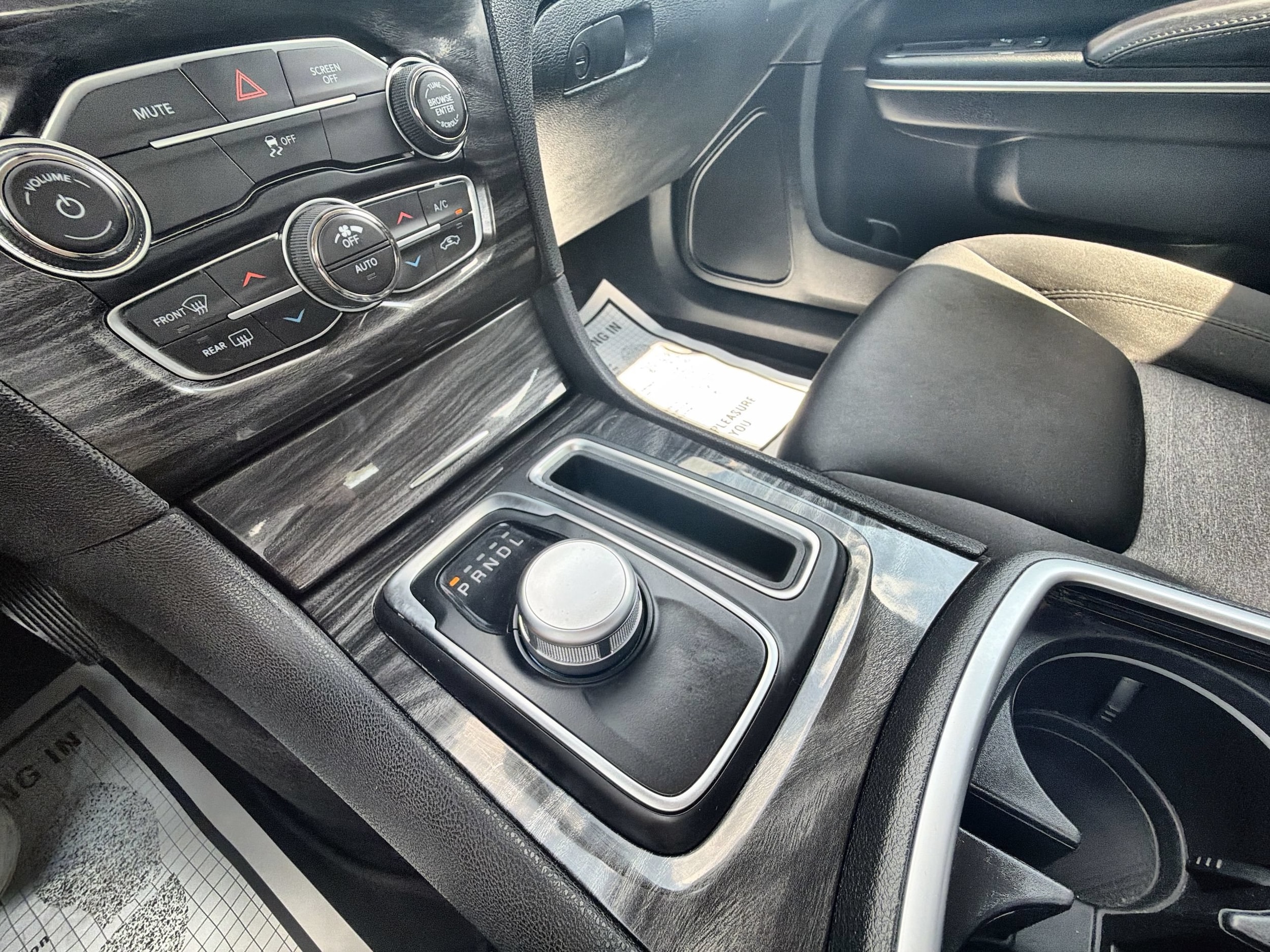 2018 Chrysler 300 Touring - Photo 16