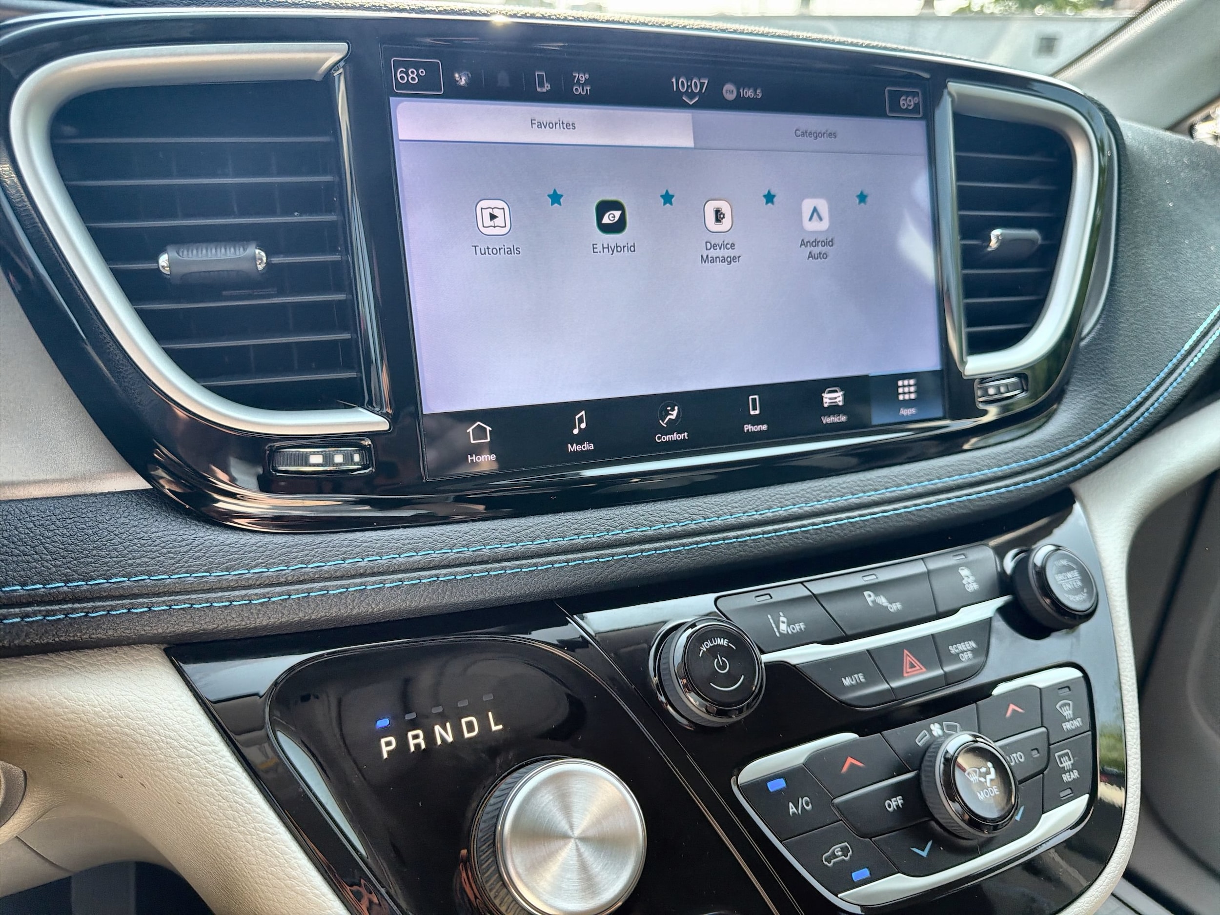 2021 Chrysler Pacifica Hybrid Touring - Photo 13