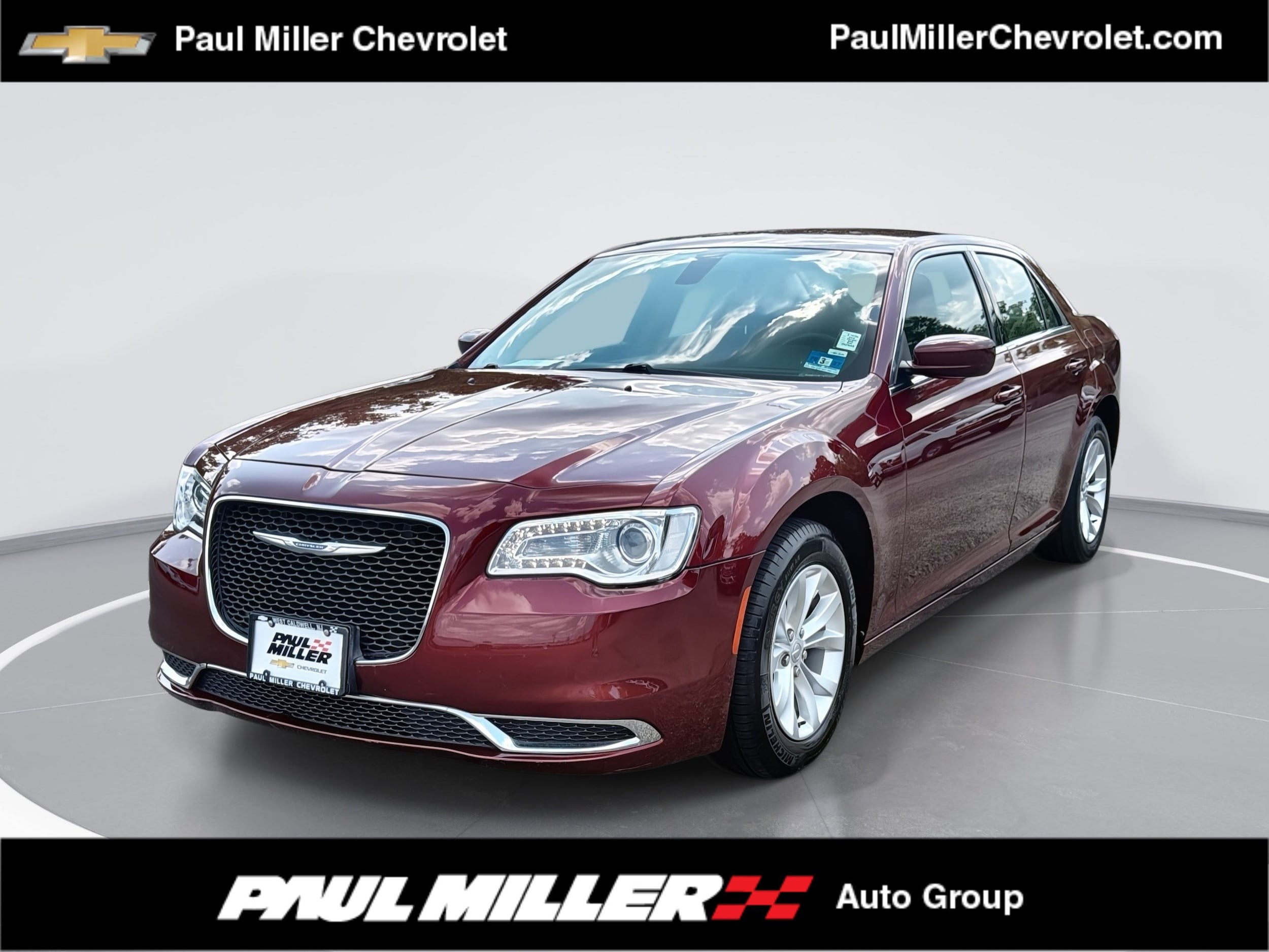 2018 Chrysler 300 Touring's photo
