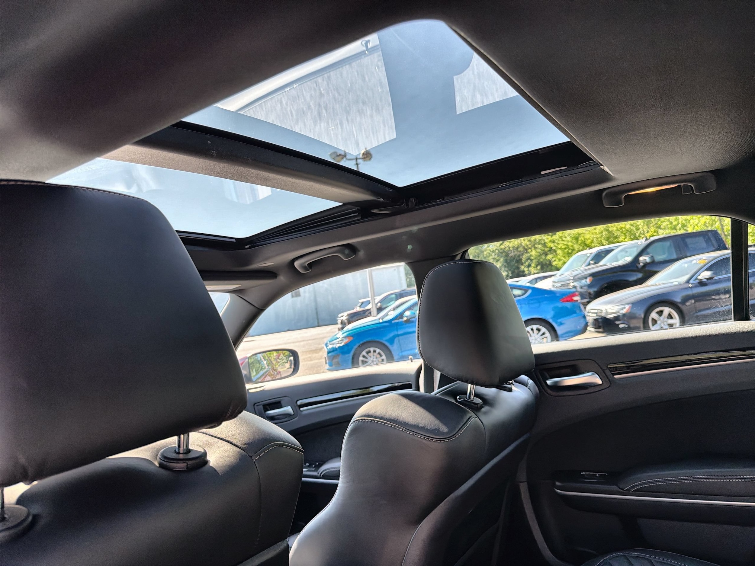 2023 Chrysler 300 C - Photo 19