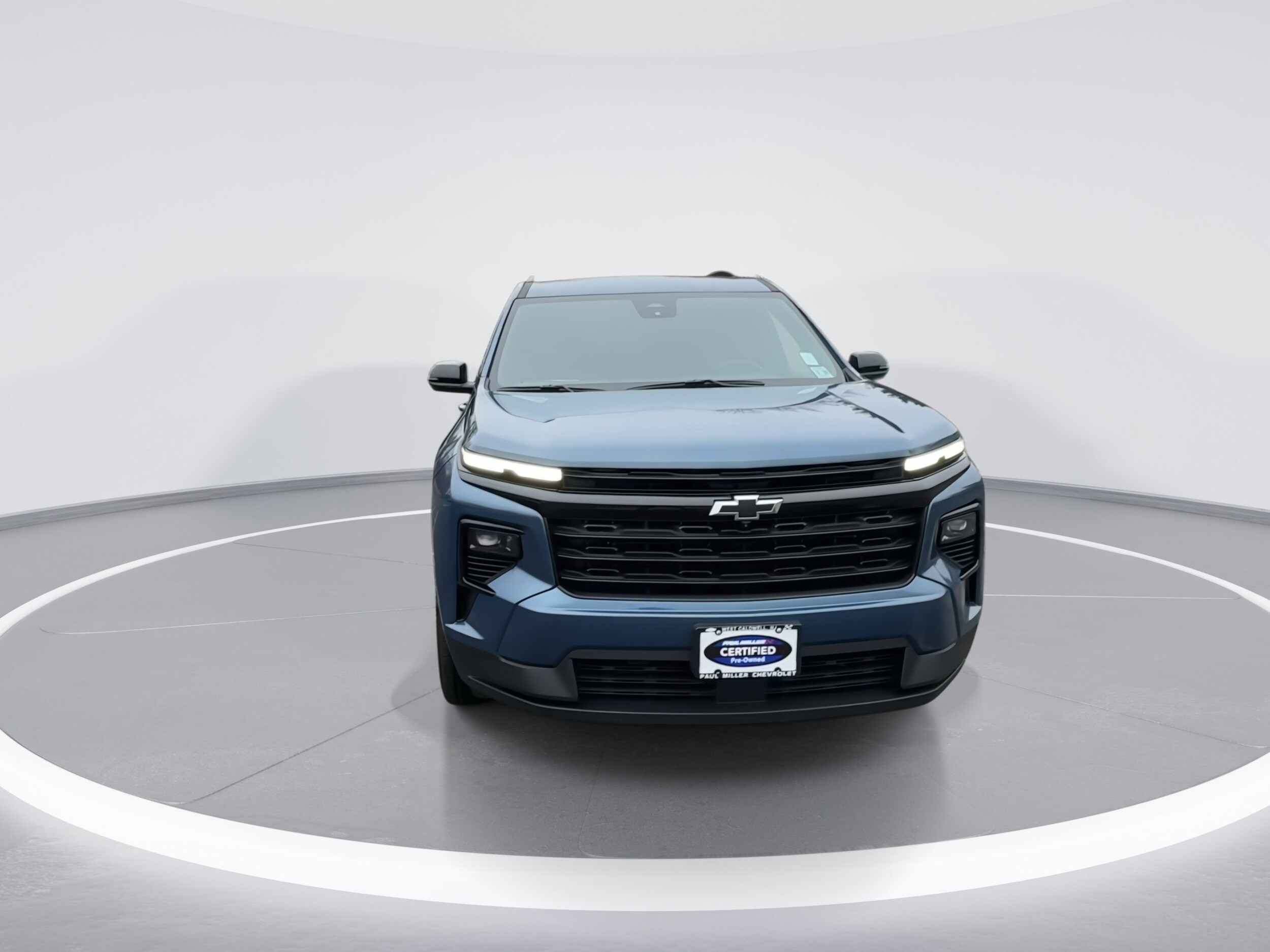 2024 Chevrolet Traverse photo 2