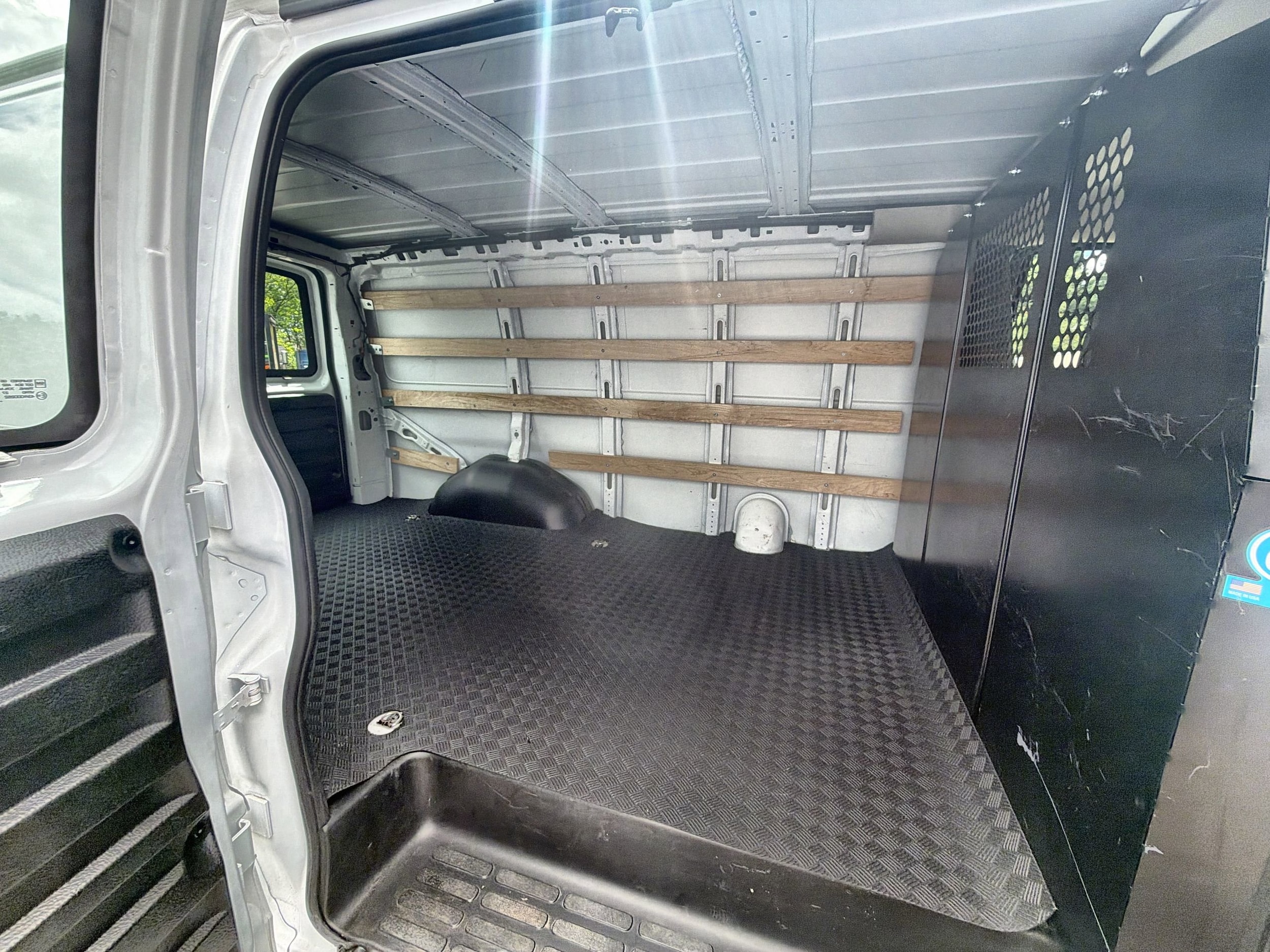 2024 GMC Savana Cargo Work Van - Photo 27