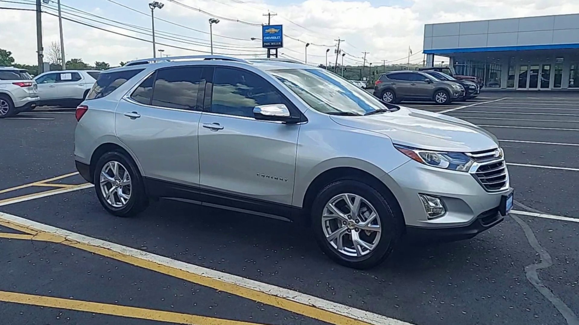 2021 Chevrolet Equinox Premier photo 2