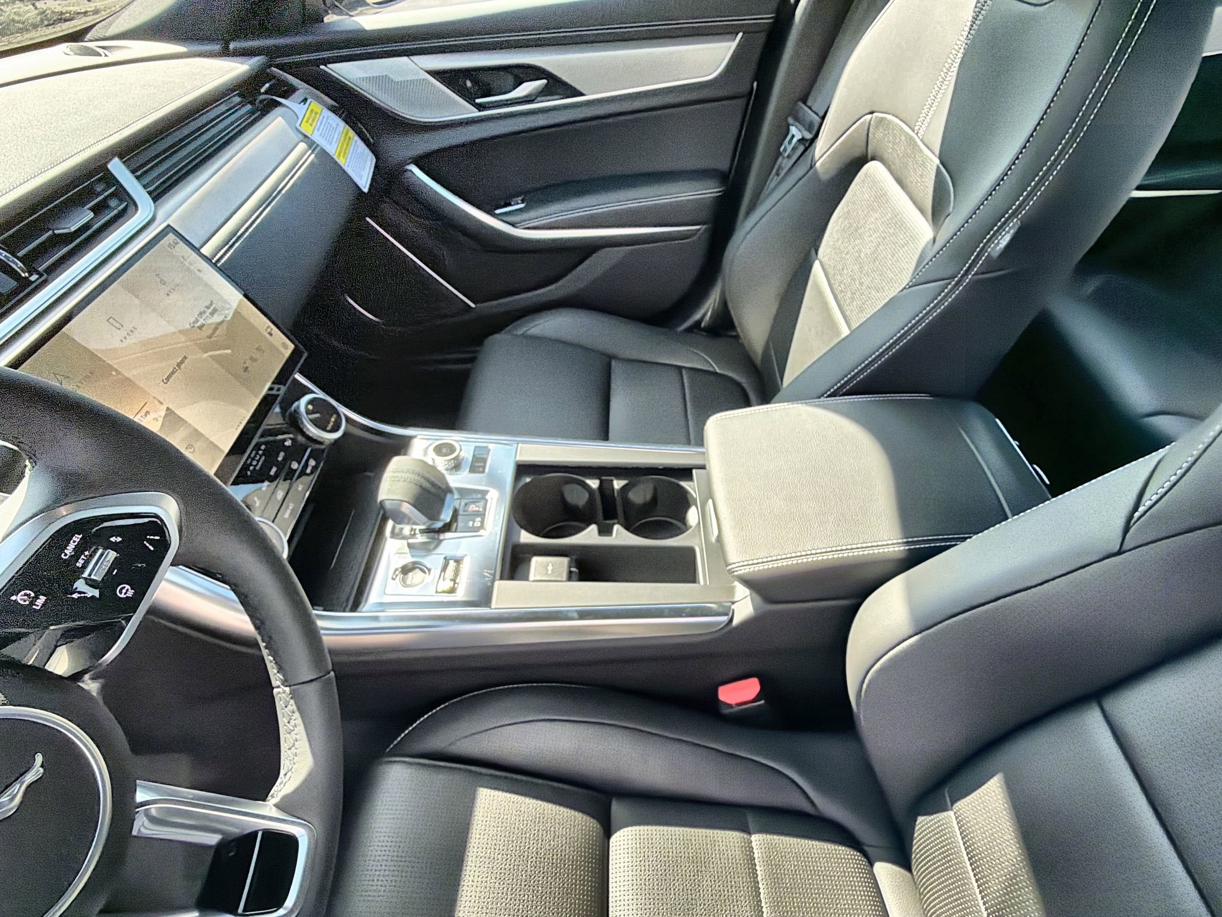 2024 Jaguar XF R-Dynamic SE - Photo 36