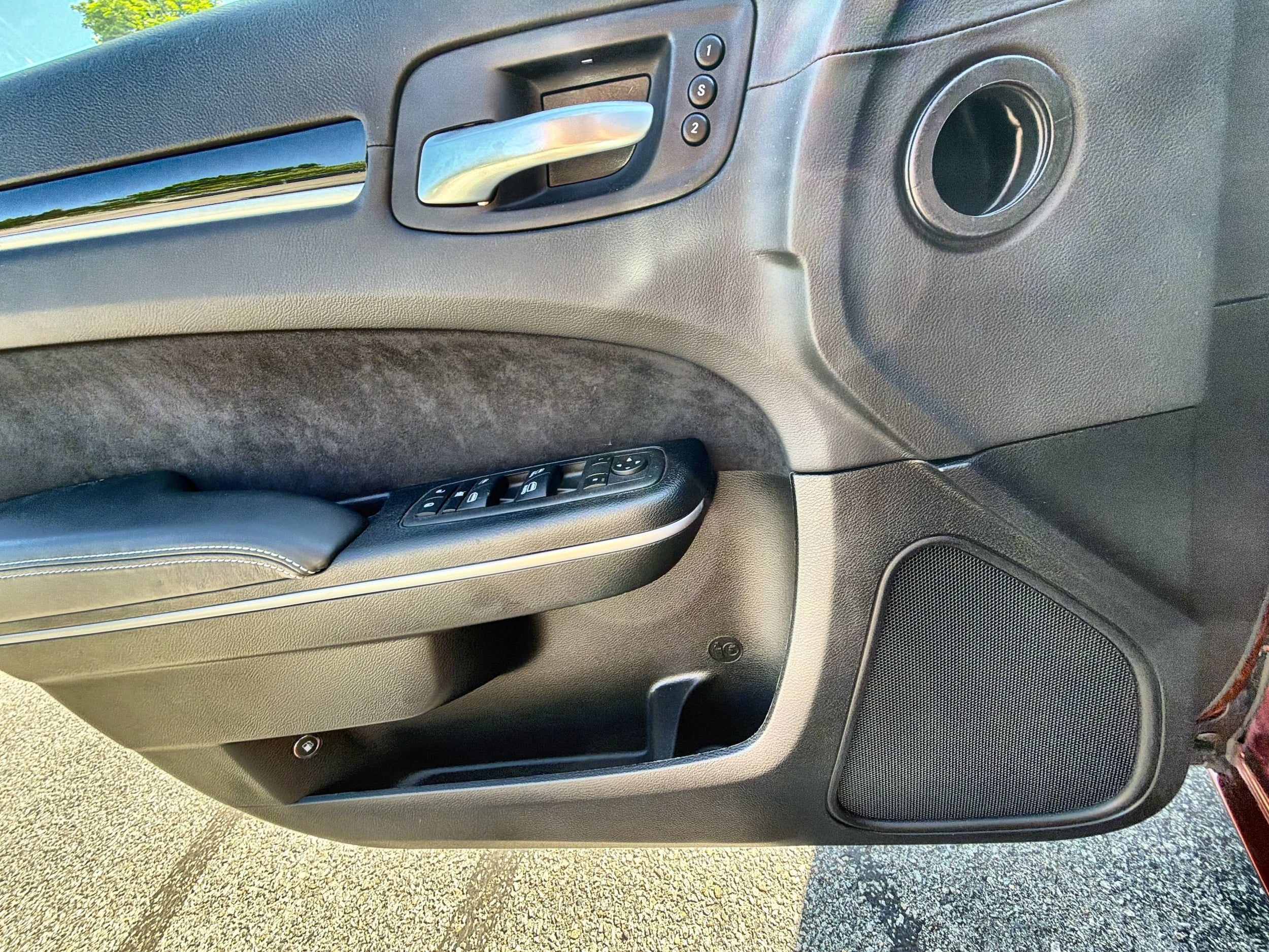 2023 Chrysler 300 C - Photo 25