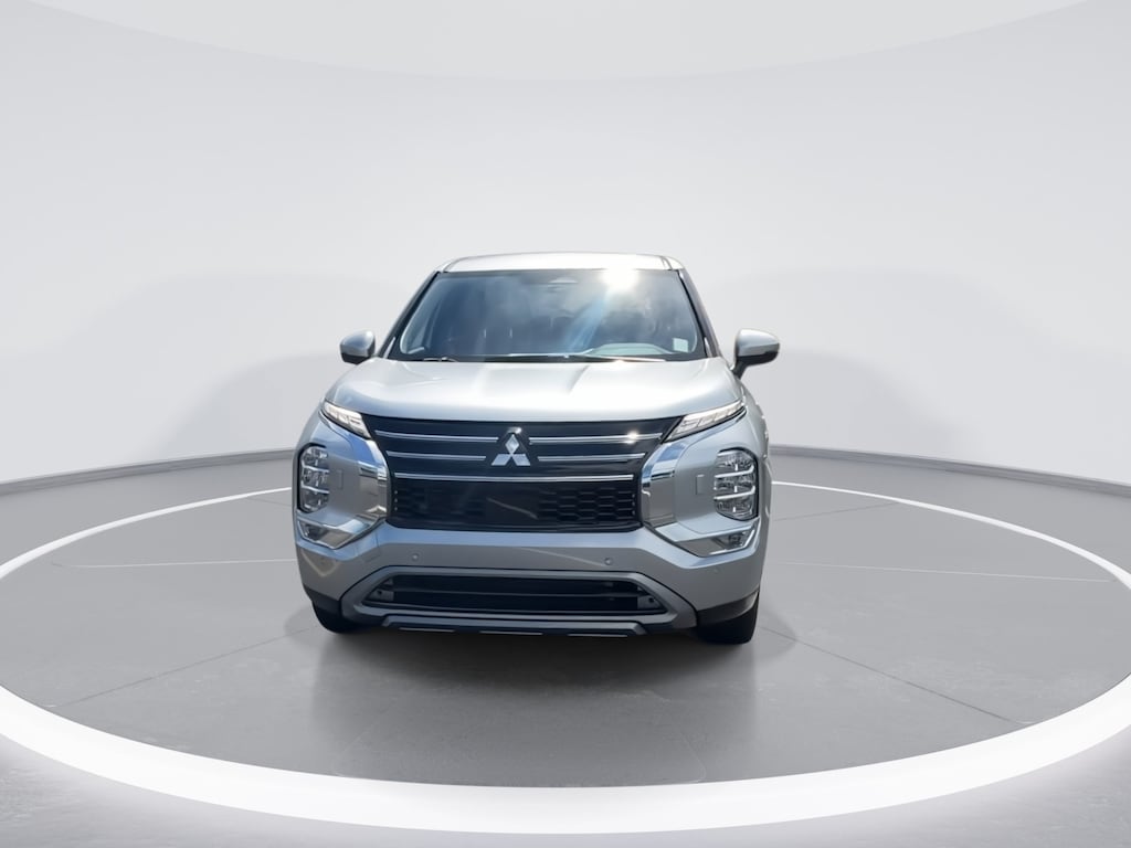 Used 2025 Mitsubishi Outlander SE SUV