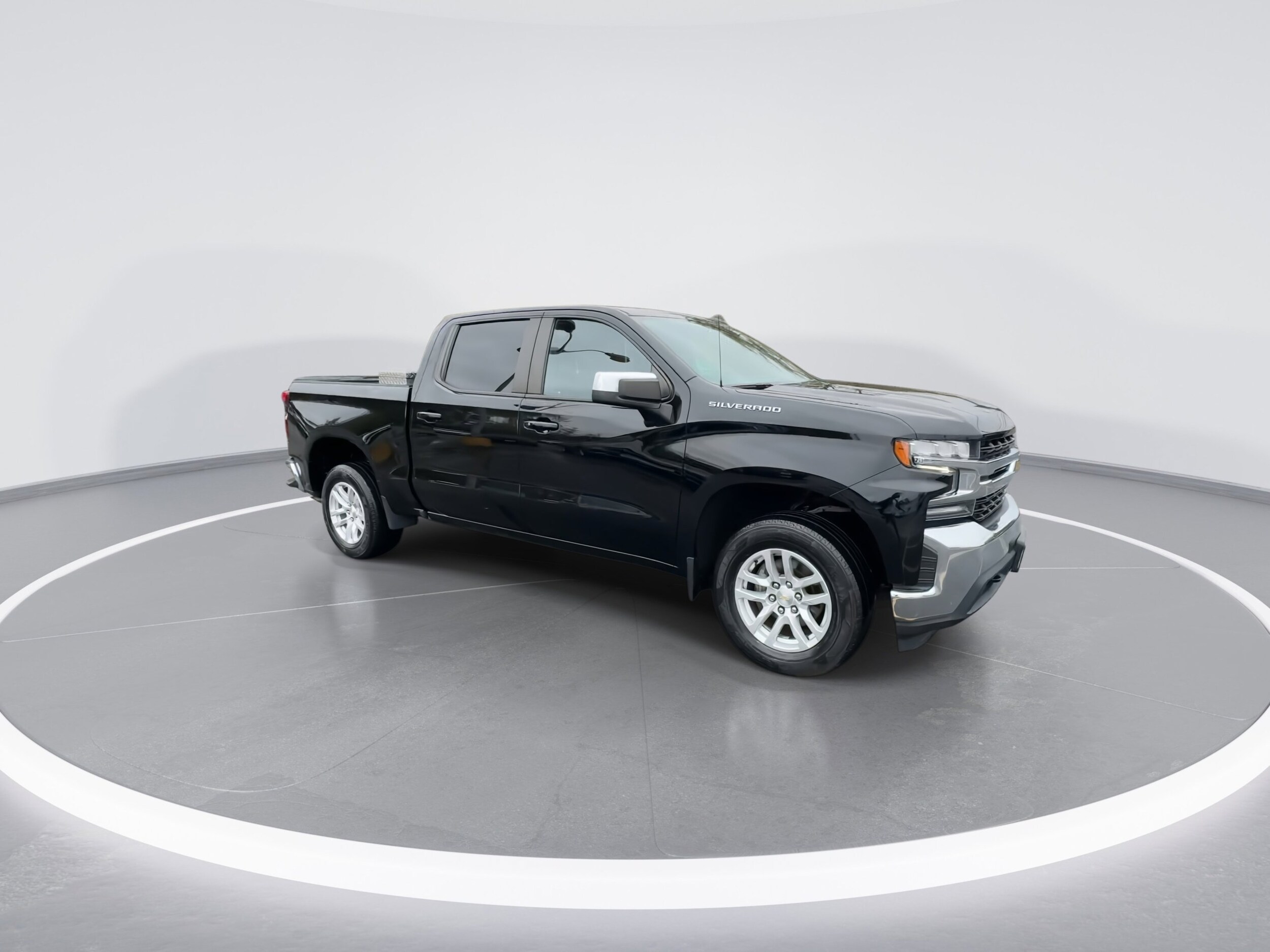 2021 Chevrolet Silverado 1500 LT photo 2